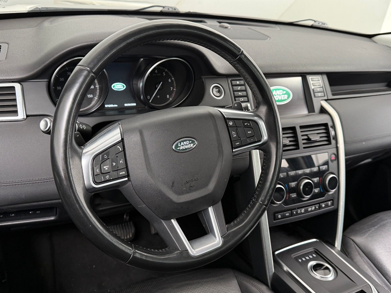 Thumbnail: 2019 Land Rover Discovery Sport - 4