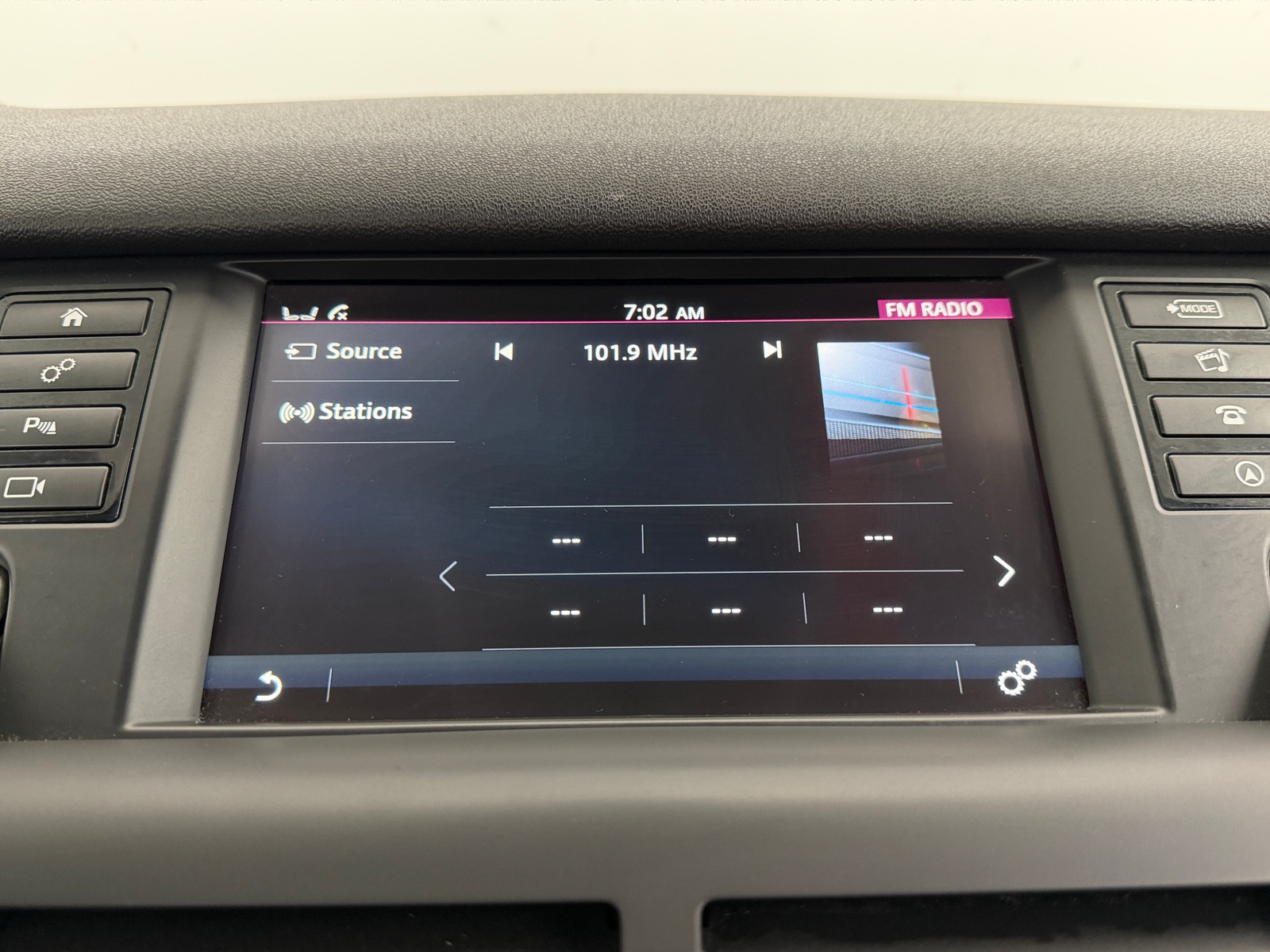 Thumbnail: 2019 Land Rover Discovery Sport - 3