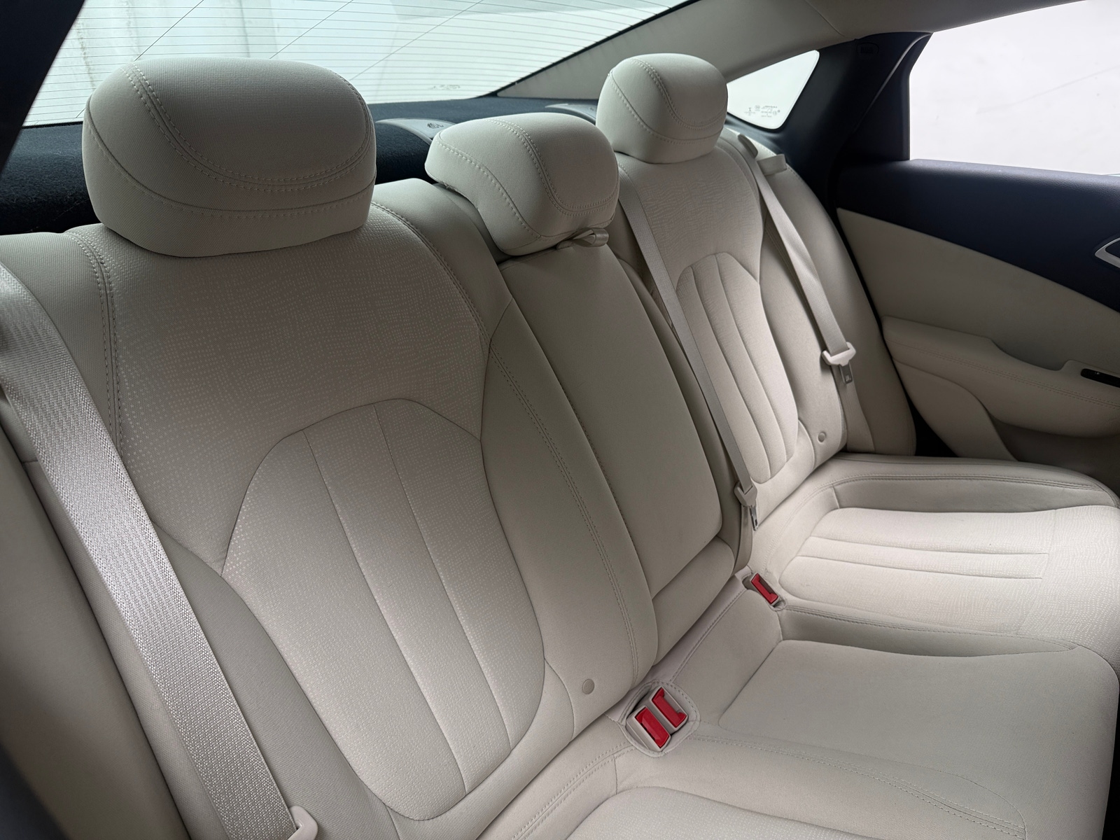 Thumbnail: 2016 Chrysler 200 - 6