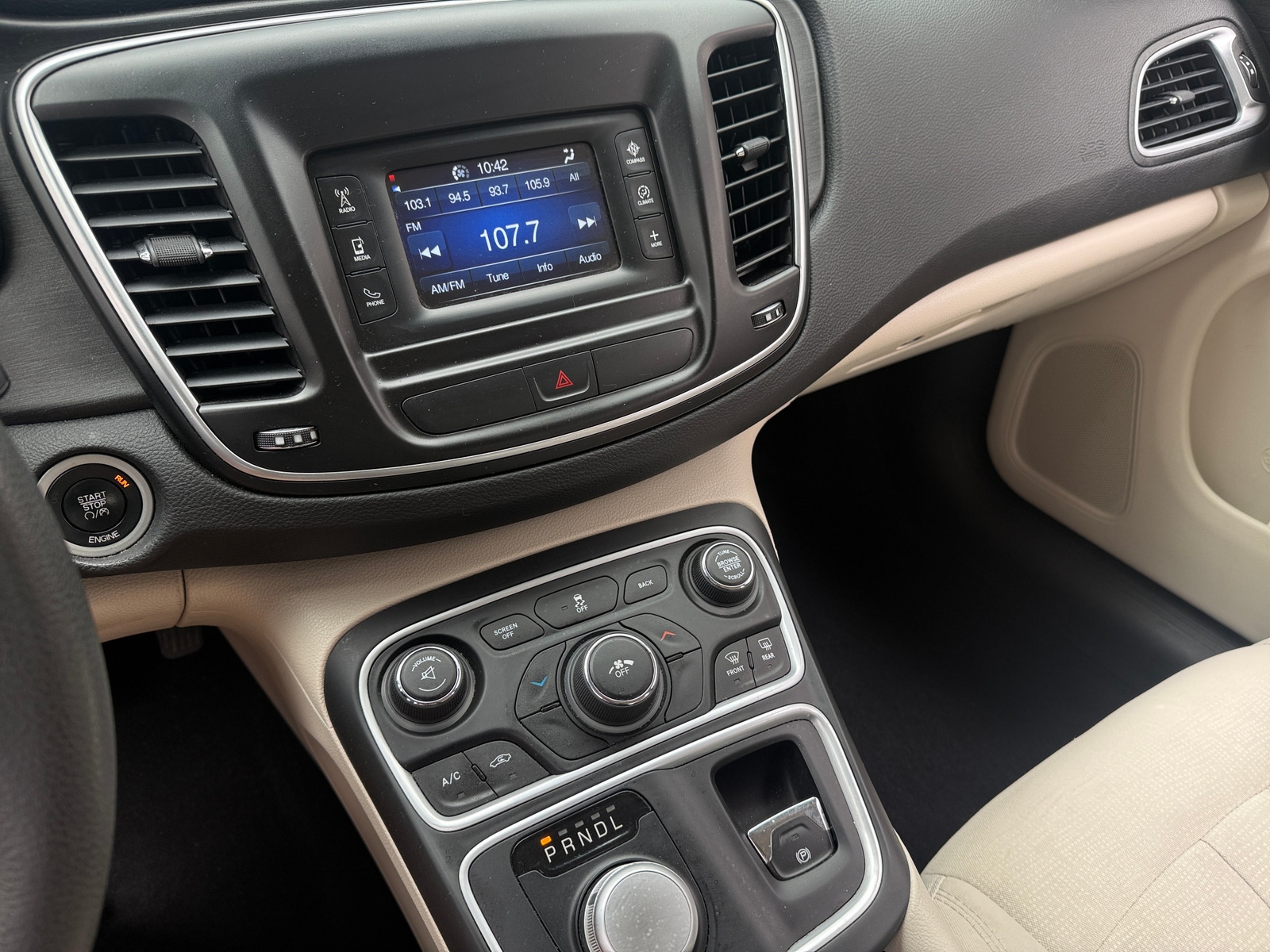 Thumbnail: 2016 Chrysler 200 - 4