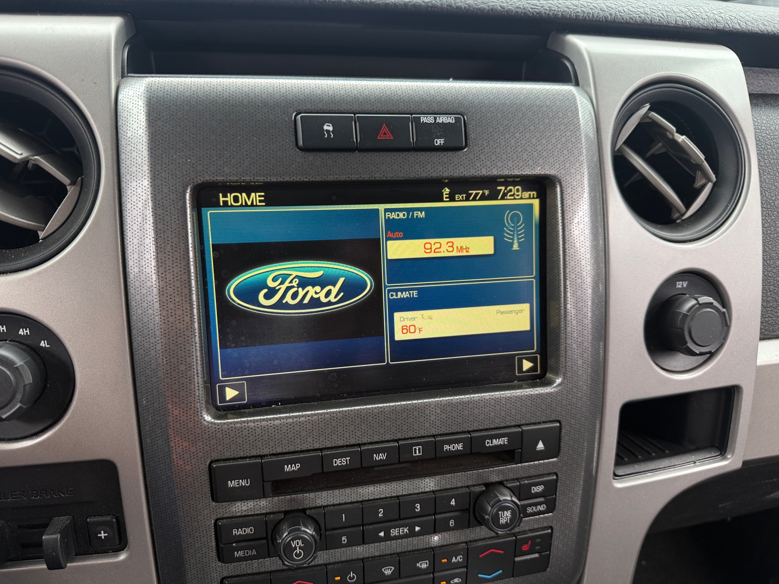 Thumbnail: 2010 Ford Econoline - 4