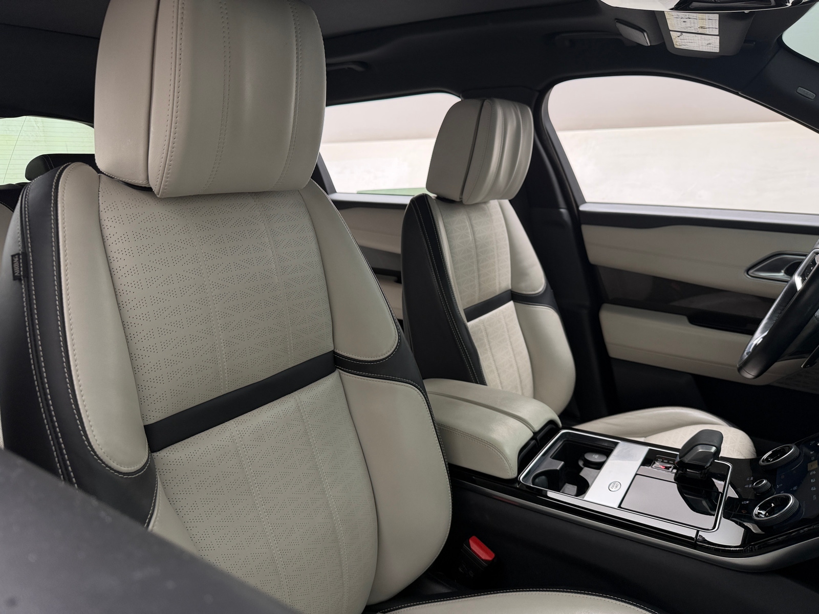 Thumbnail: 2021 Land Rover Range Rover Velar - 2