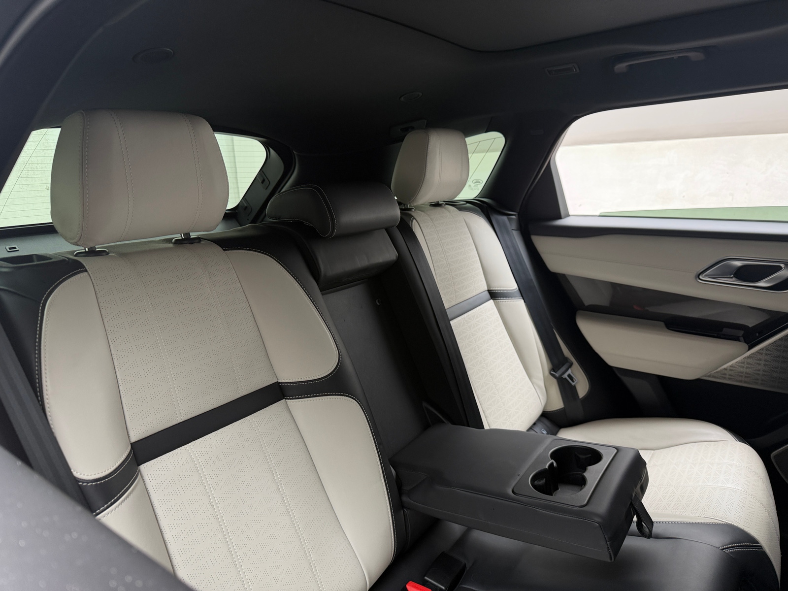 Thumbnail: 2021 Land Rover Range Rover Velar - 6