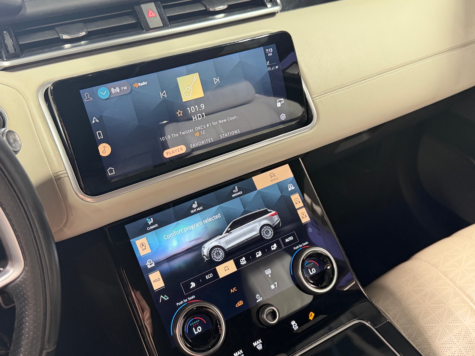 Thumbnail: 2021 Land Rover Range Rover Velar - 4
