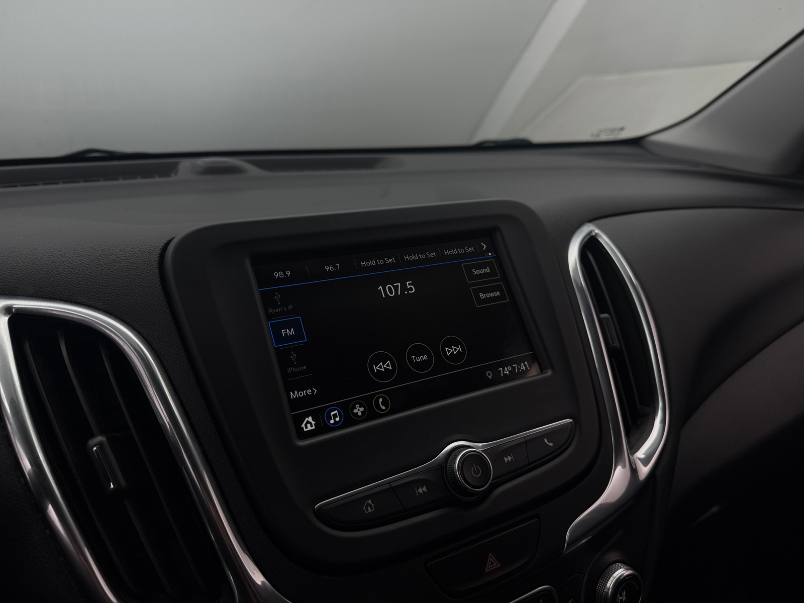 Thumbnail: 2019 Chevrolet Equinox - 4