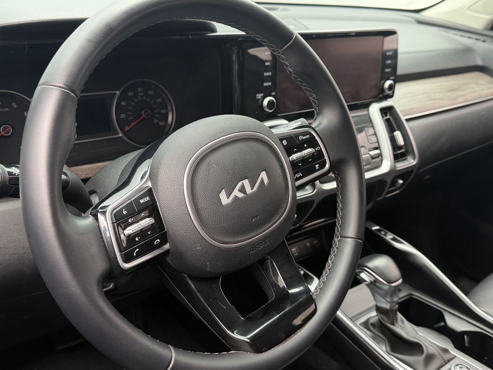 Thumbnail: 2023 Kia Sorento - 4