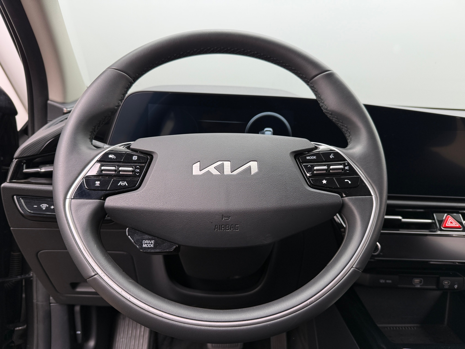 Thumbnail: 2024 Kia Niro - 4