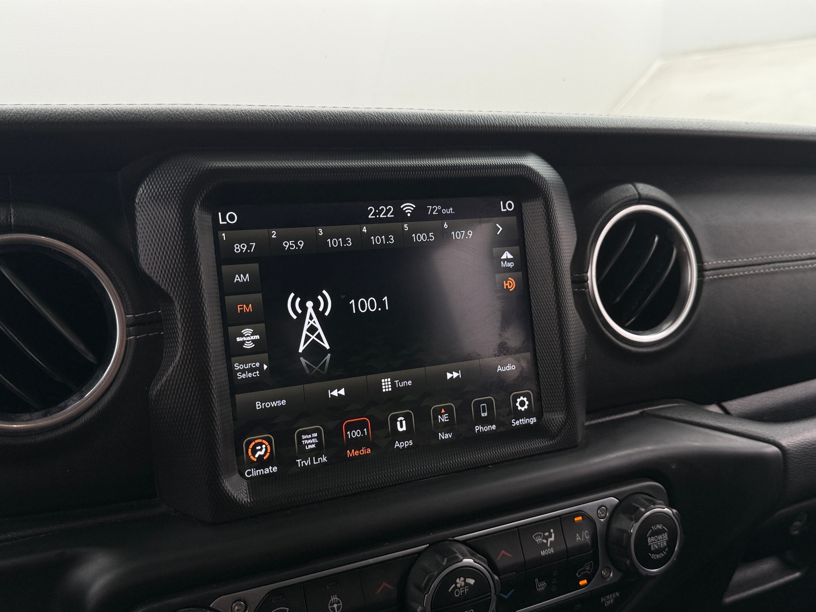 Thumbnail: 2020 Jeep Gladiator - 3