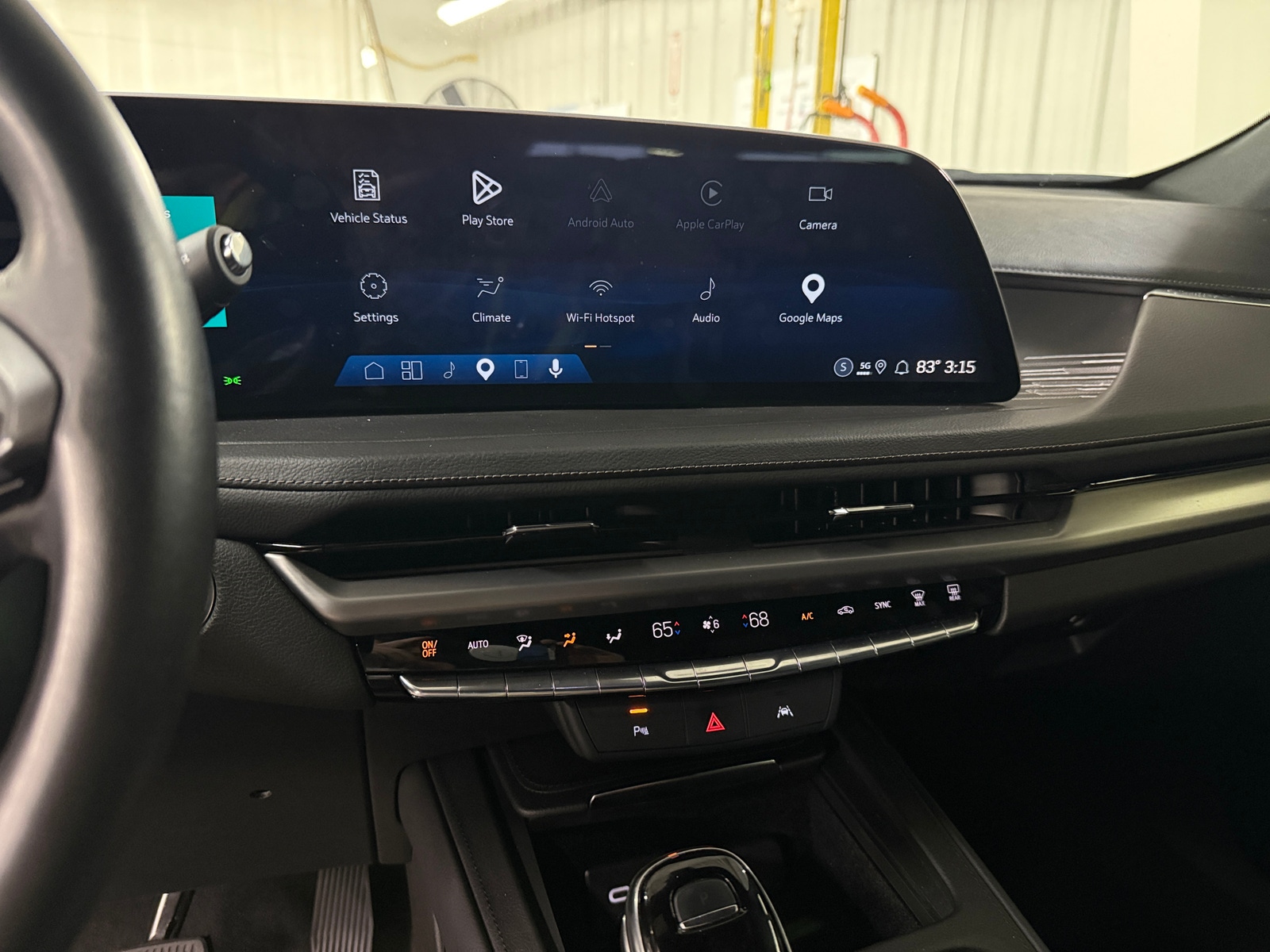 Thumbnail: 2025 Cadillac XT4 - 3