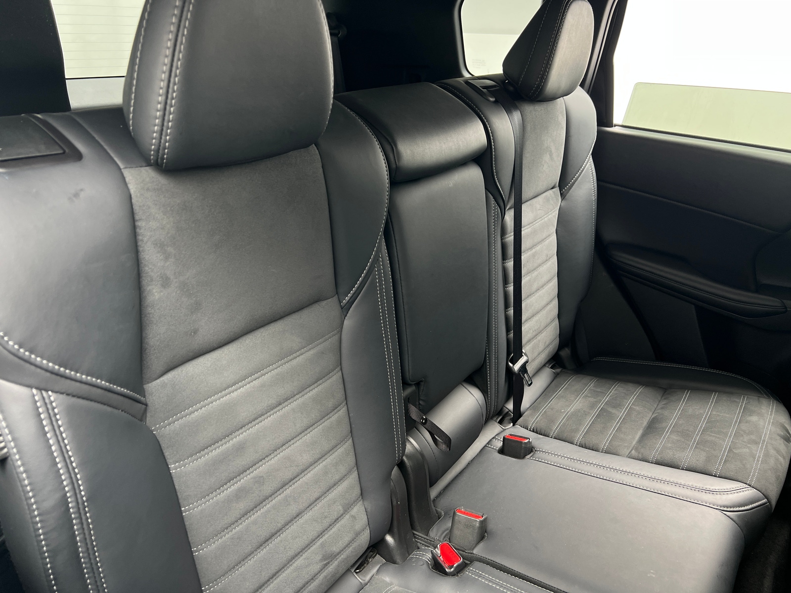 Thumbnail: 2025 Mitsubishi Outlander - 6