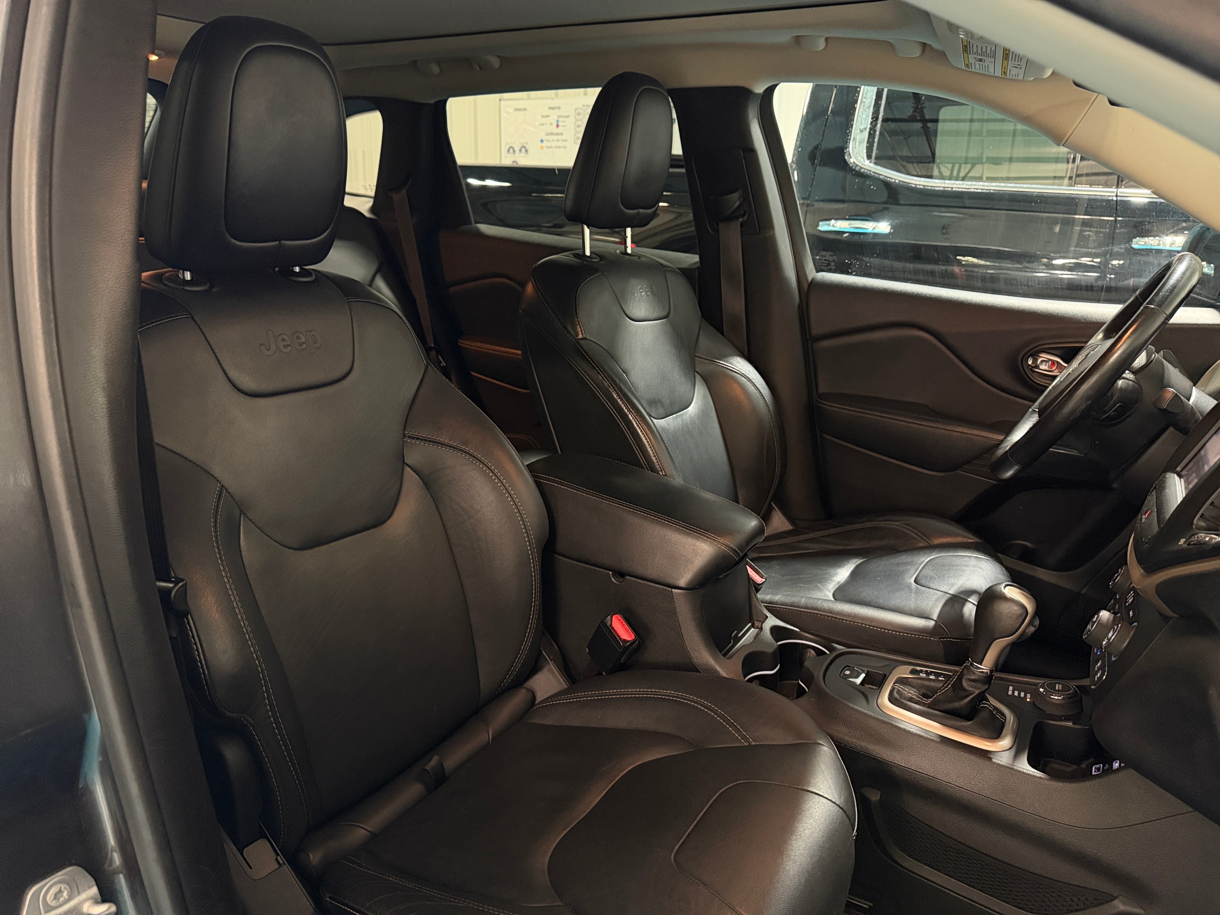 Used 2015 Jeep Cherokee Limited with VIN 1C4PJMDS1FW764556 for sale in Pewaukee, WI