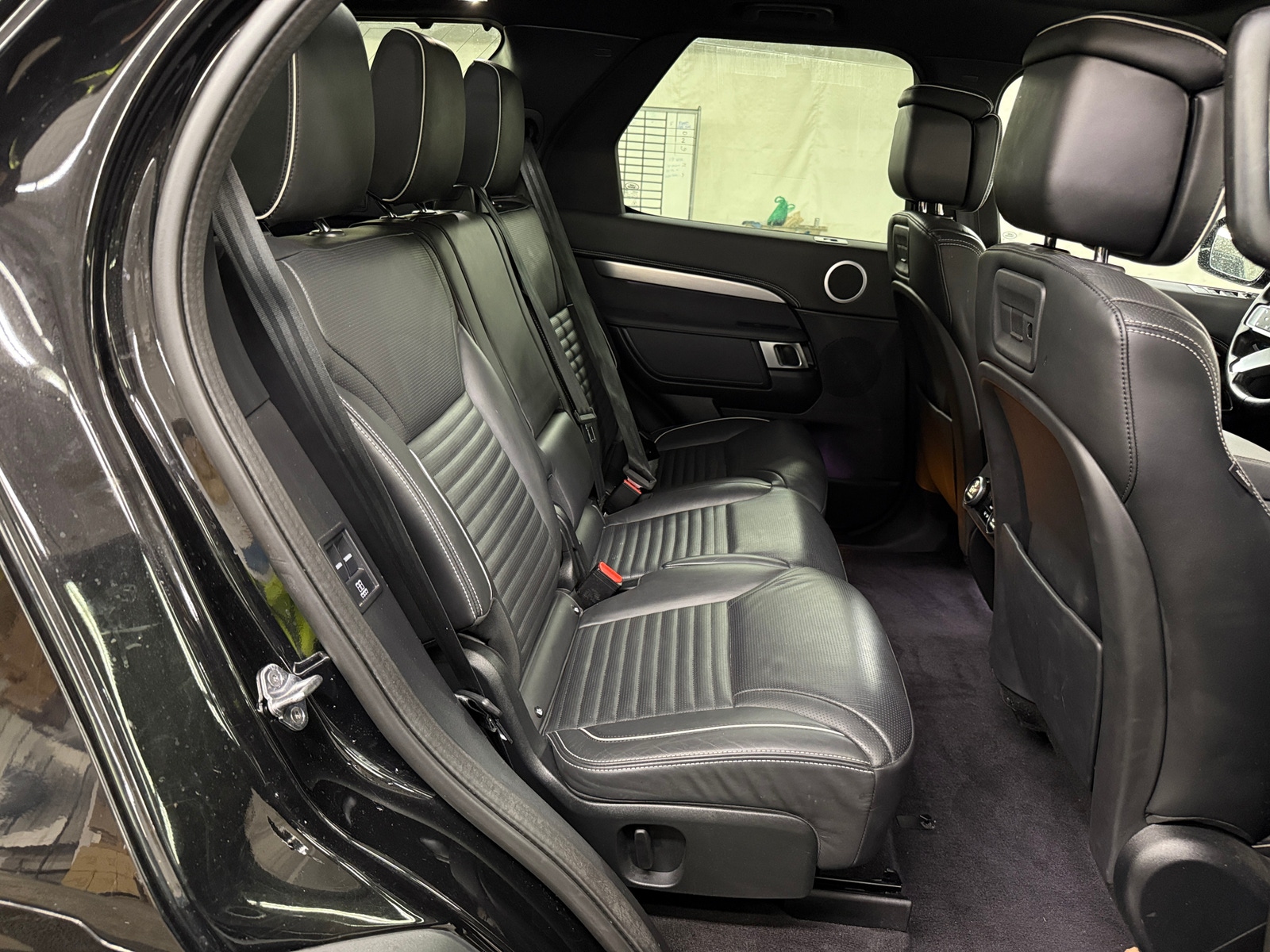 Thumbnail: 2021 Land Rover Discovery - 5
