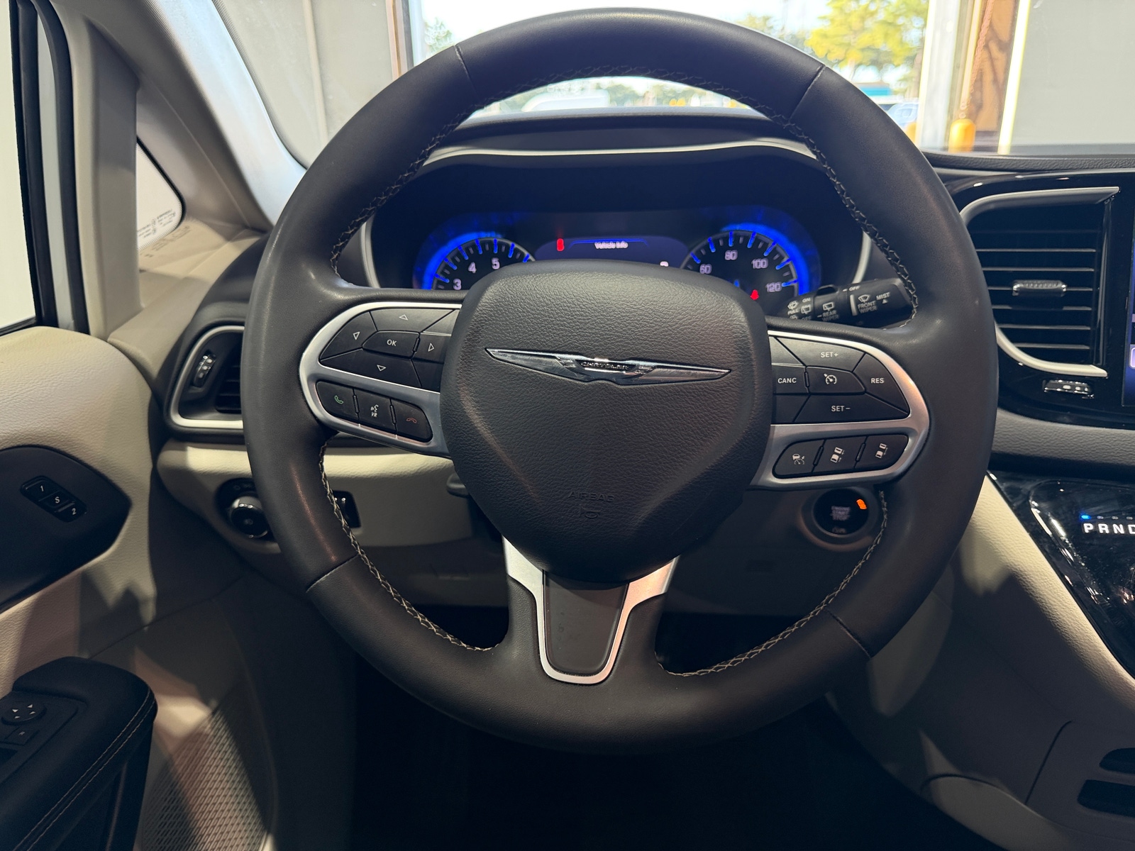 Thumbnail: 2024 Chrysler Pacifica - 4