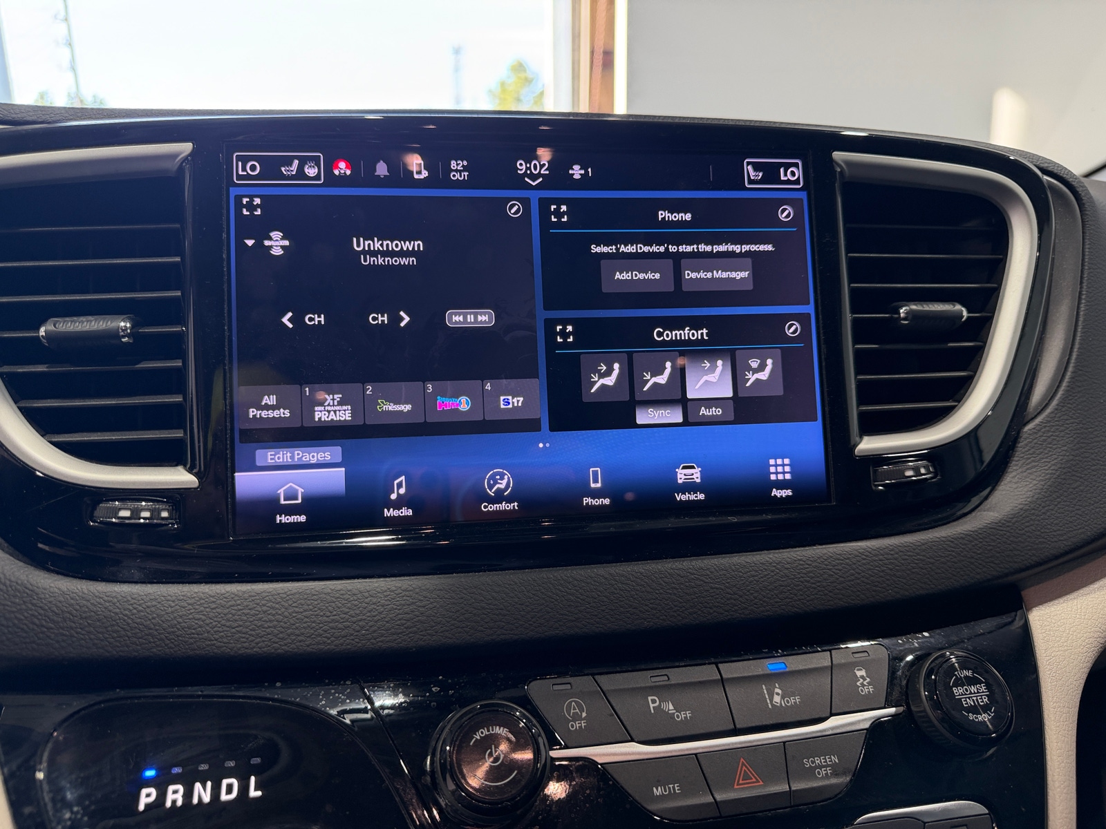 Thumbnail: 2024 Chrysler Pacifica - 3
