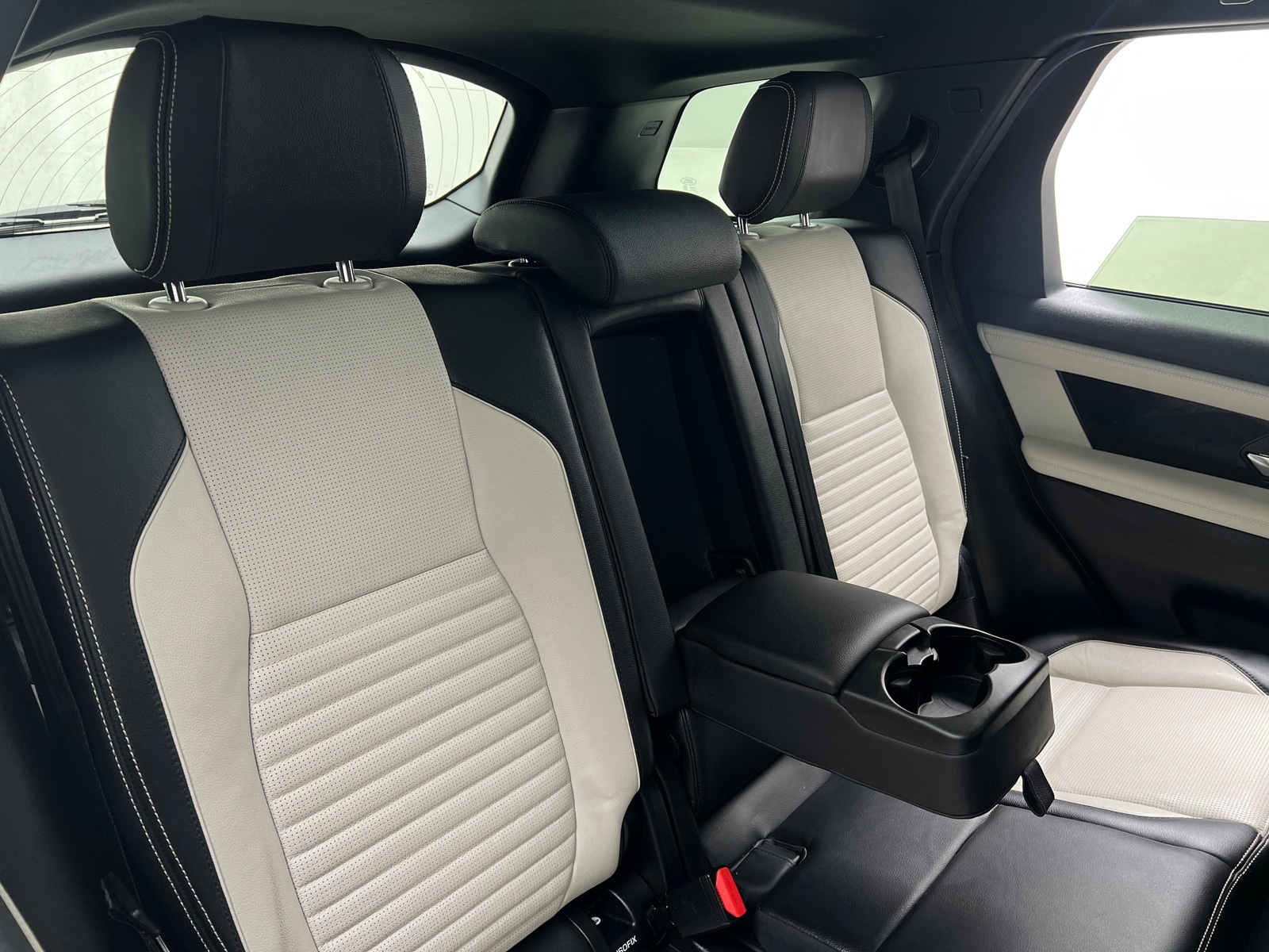 Thumbnail: 2021 Land Rover Discovery Sport - 5