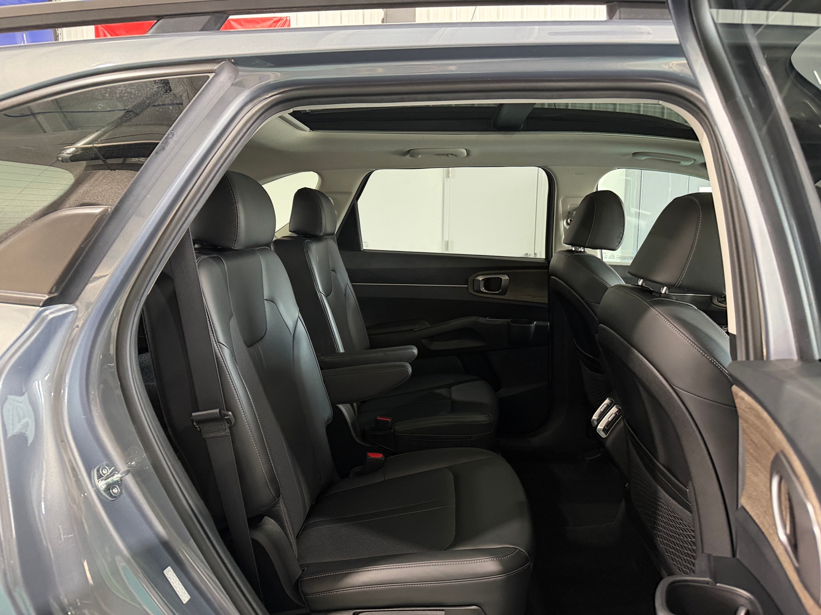 Thumbnail: 2023 Kia Sorento - 5