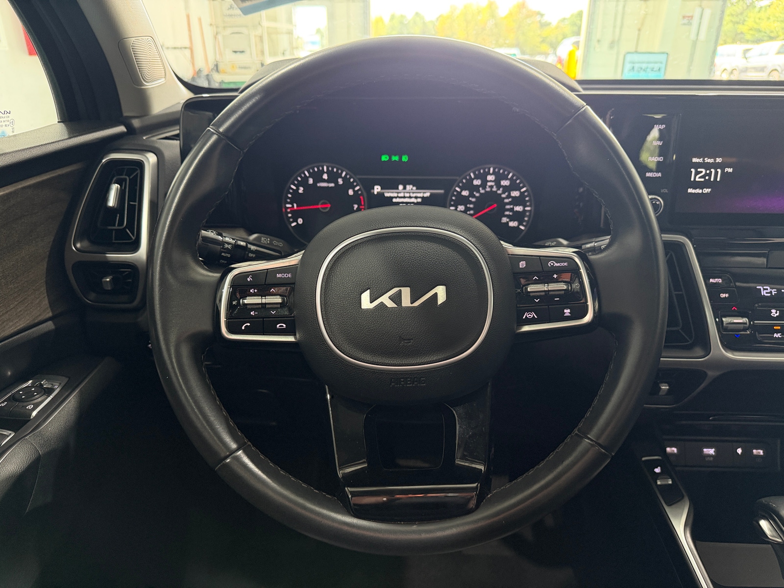 Thumbnail: 2023 Kia Sorento - 4