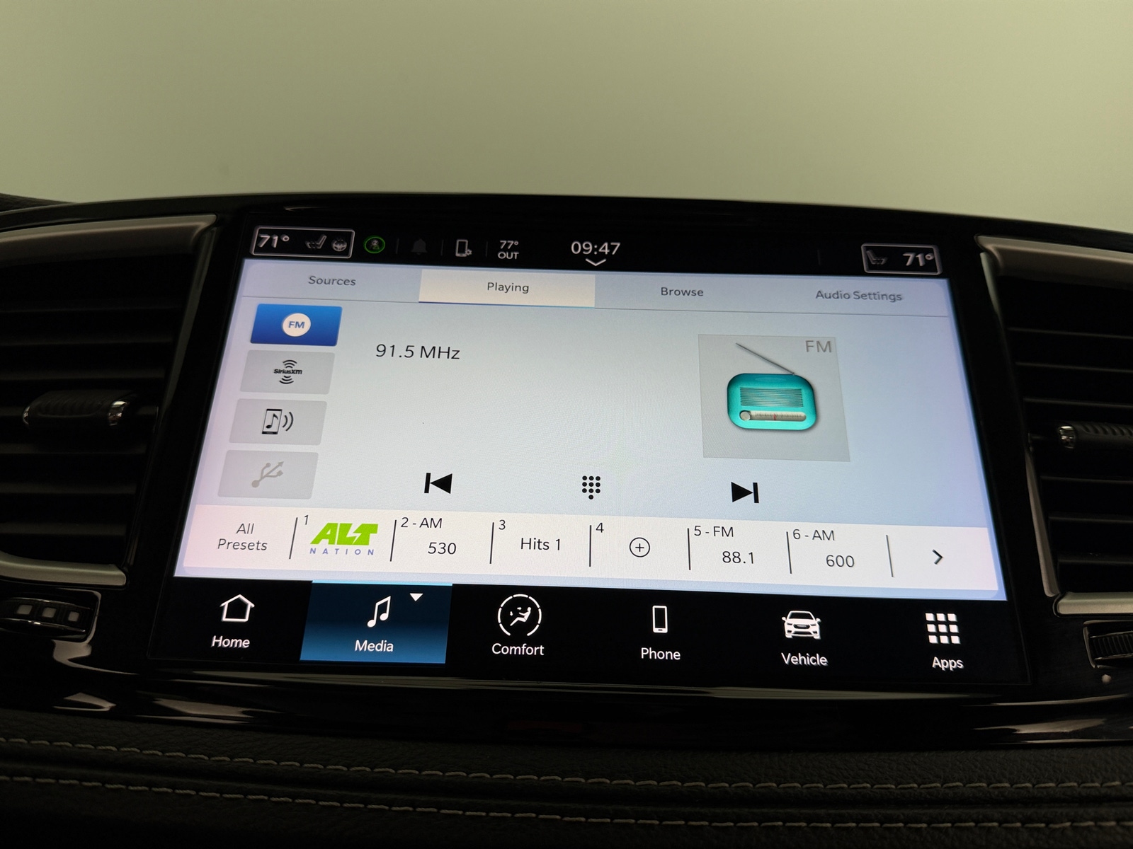 Thumbnail: 2023 Chrysler Pacifica - 3