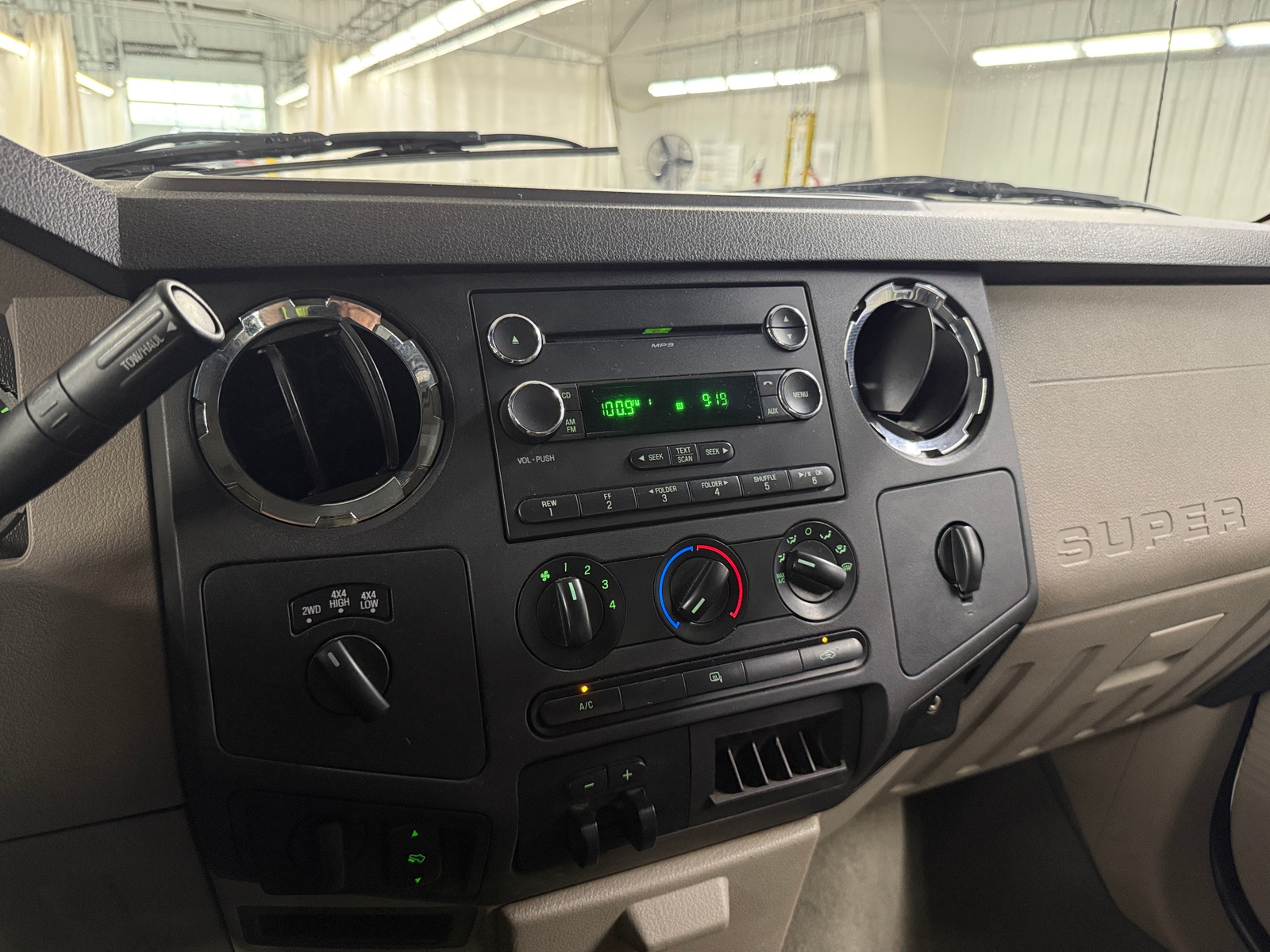 Thumbnail: 2010 Ford Econoline - 4