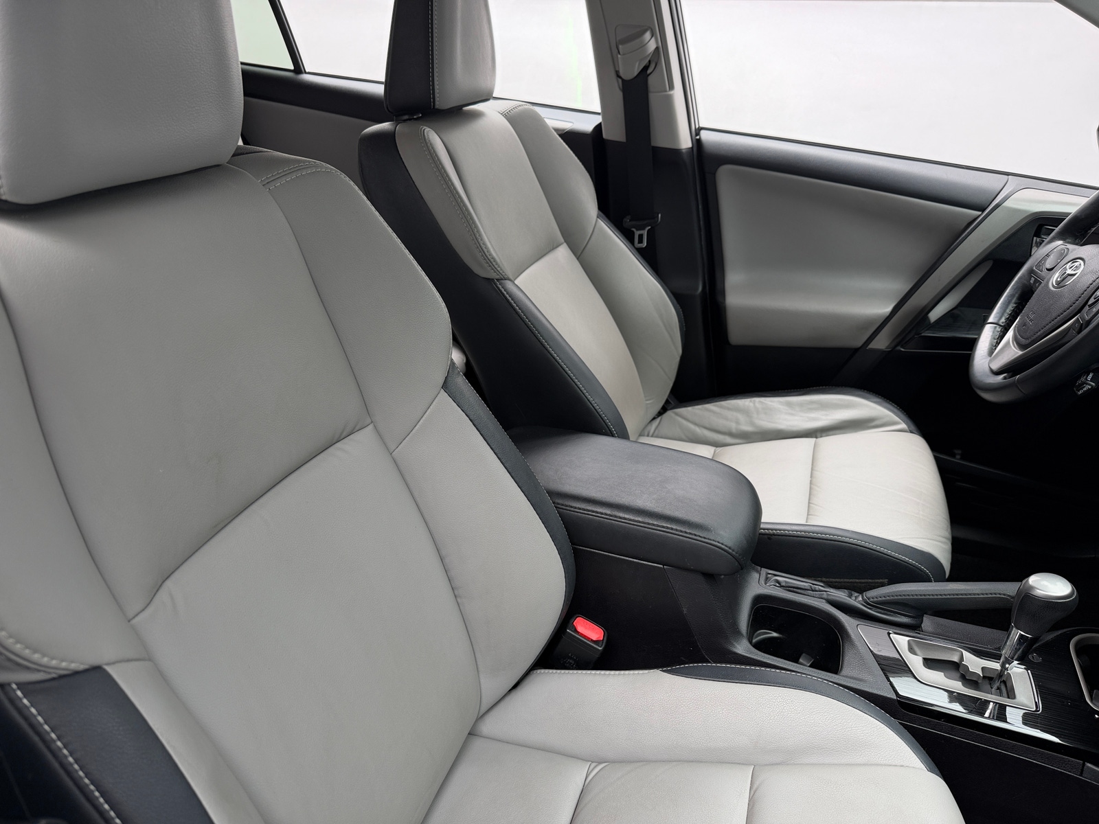 Thumbnail: 2018 Toyota RAV4 - 2