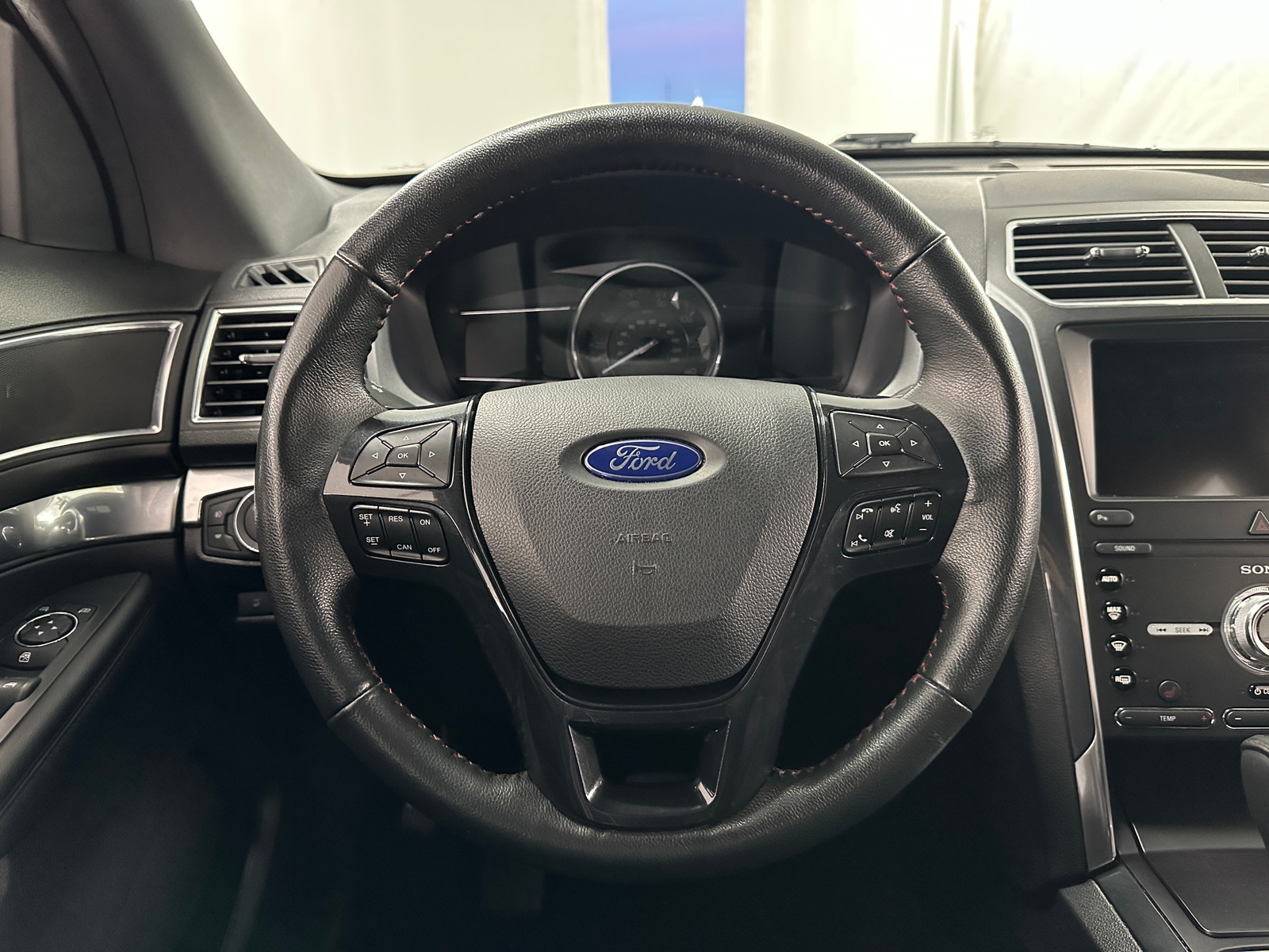 Thumbnail: 2019 Ford Explorer - 4