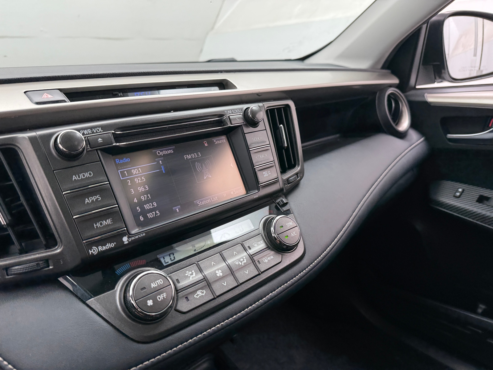 Thumbnail: 2015 Toyota RAV4 - 4