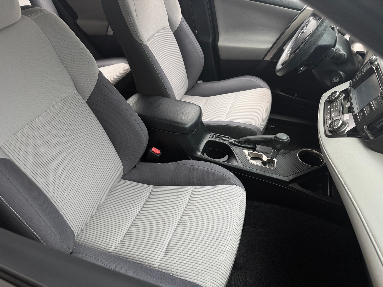Thumbnail: 2015 Toyota RAV4 - 2