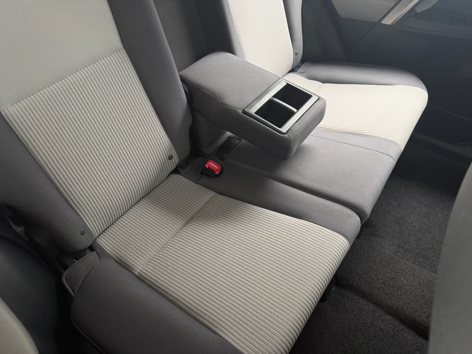 Thumbnail: 2015 Toyota RAV4 - 6
