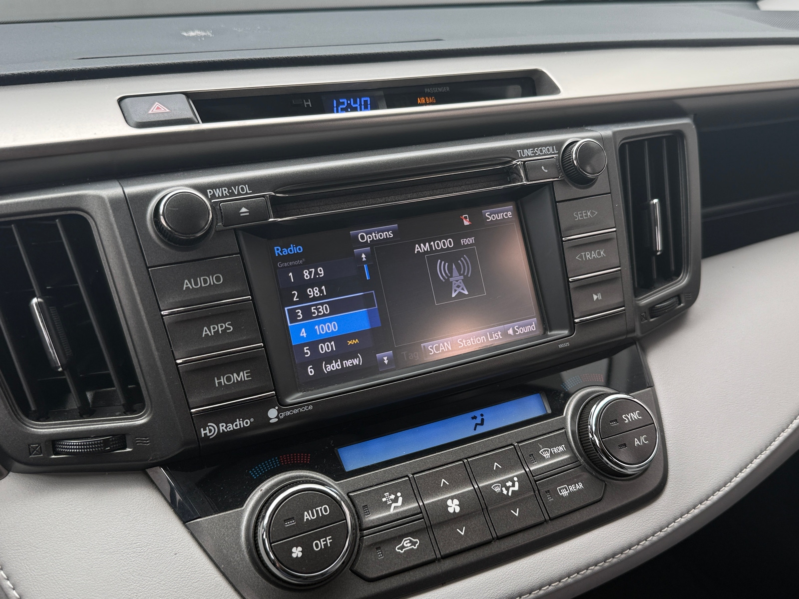 Thumbnail: 2015 Toyota RAV4 - 4