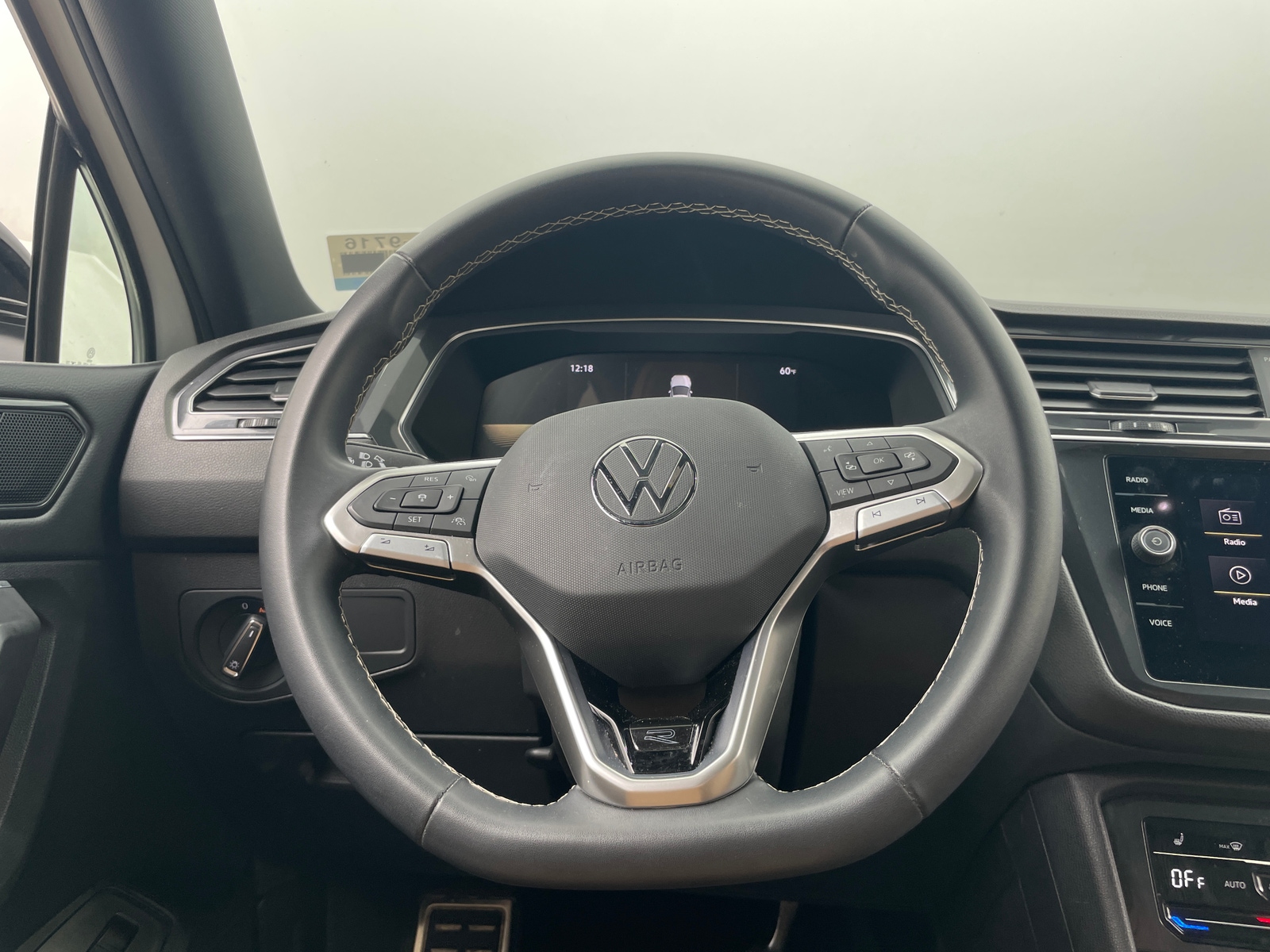 Thumbnail: 2023 Volkswagen Tiguan - 5