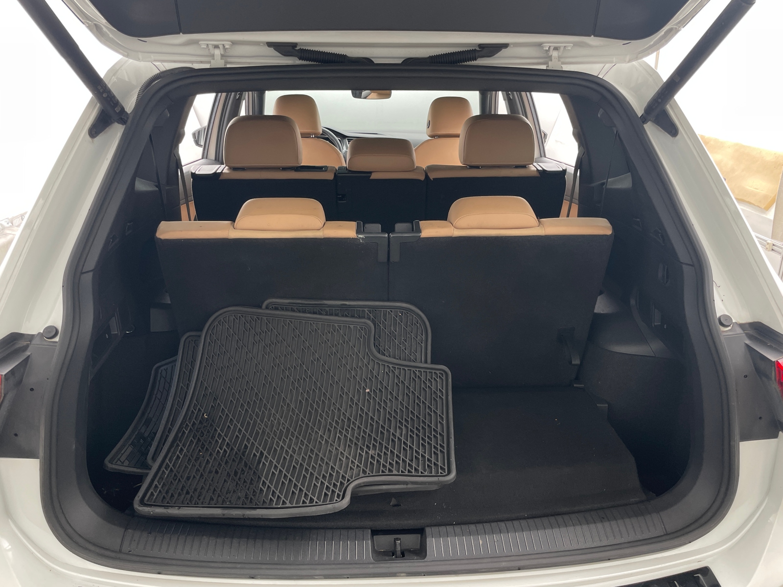 Thumbnail: 2023 Volkswagen Tiguan - 7
