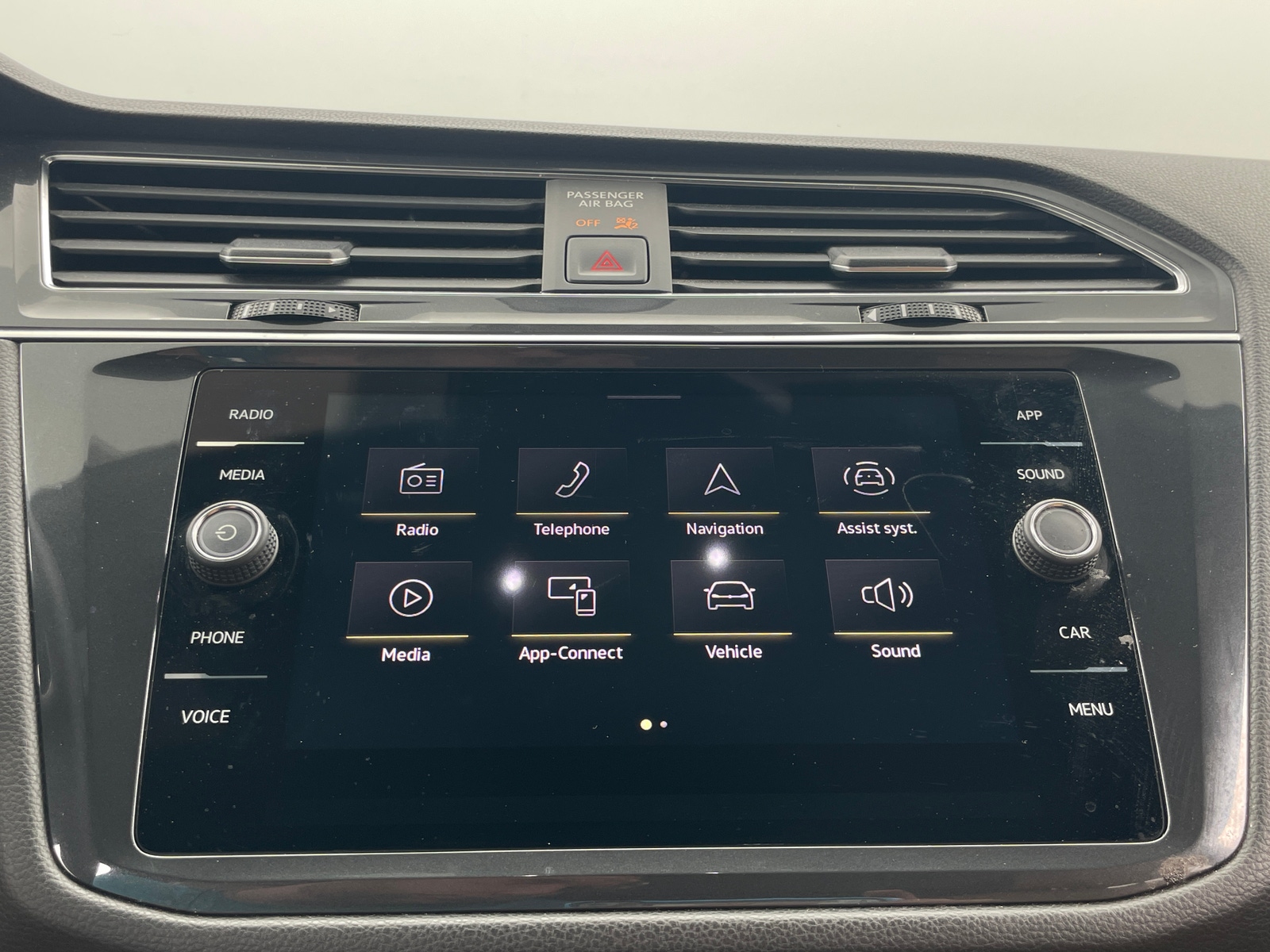 Thumbnail: 2023 Volkswagen Tiguan - 4