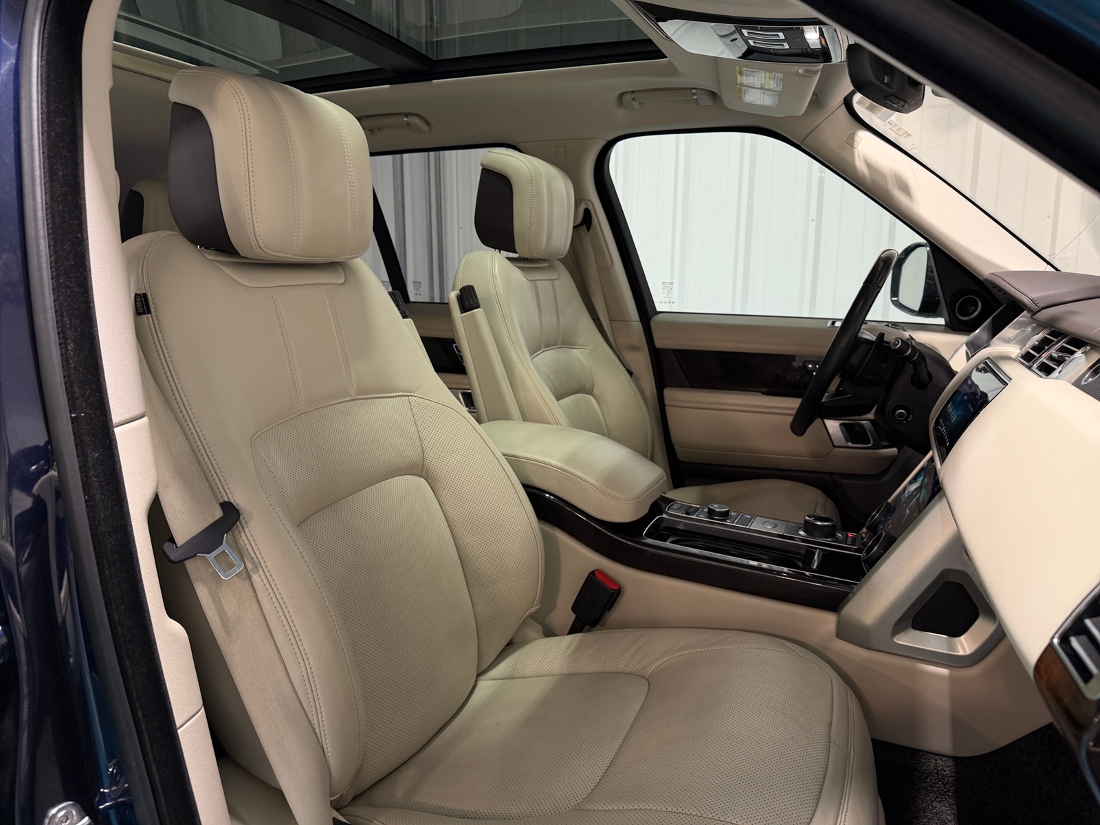 Thumbnail: 2019 Land Rover Range Rover - 2