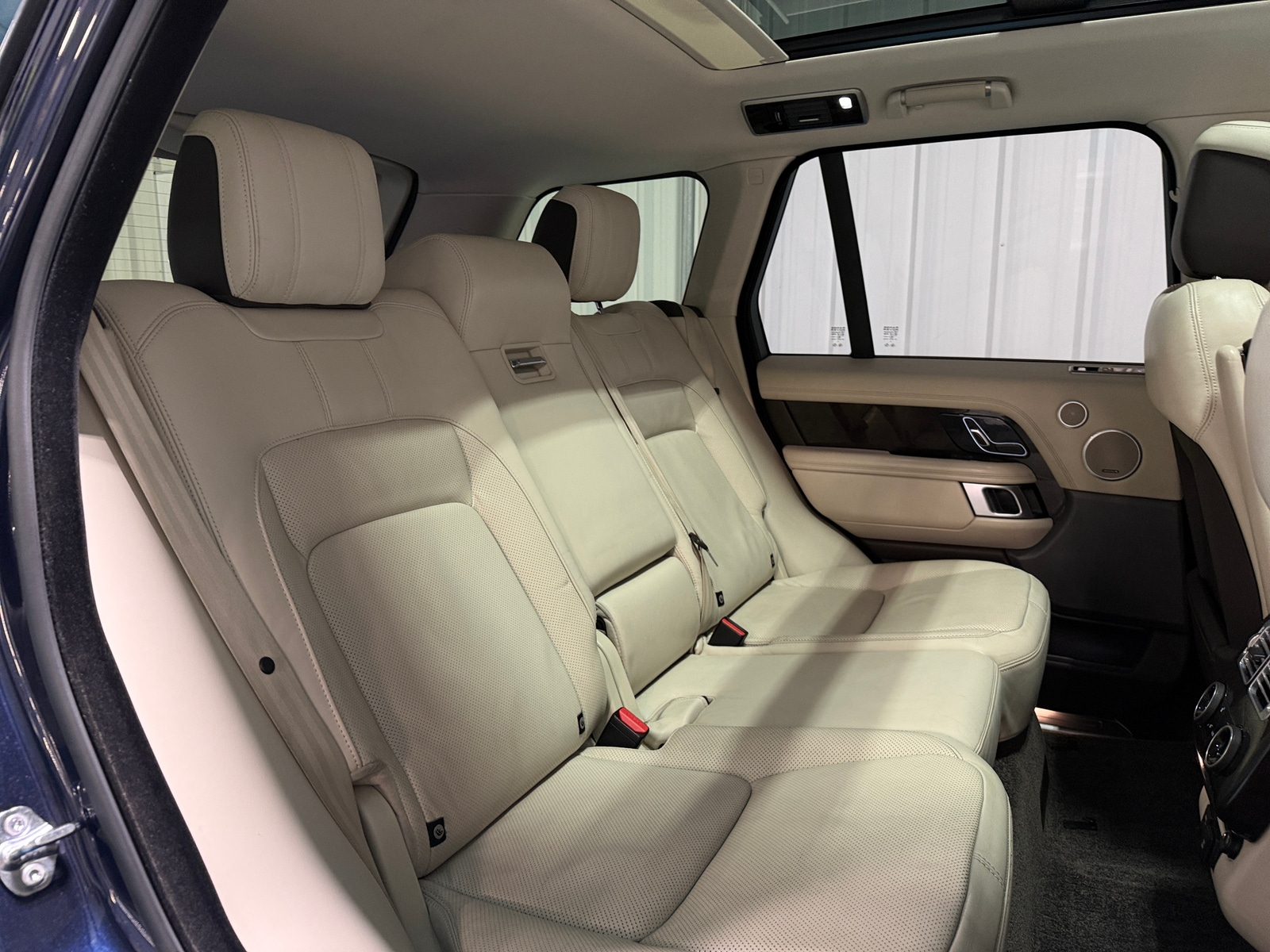 Thumbnail: 2019 Land Rover Range Rover - 6