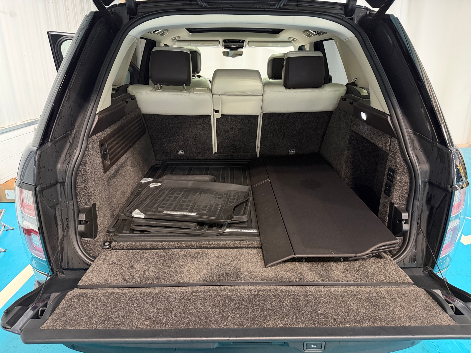 Thumbnail: 2019 Land Rover Range Rover - 7