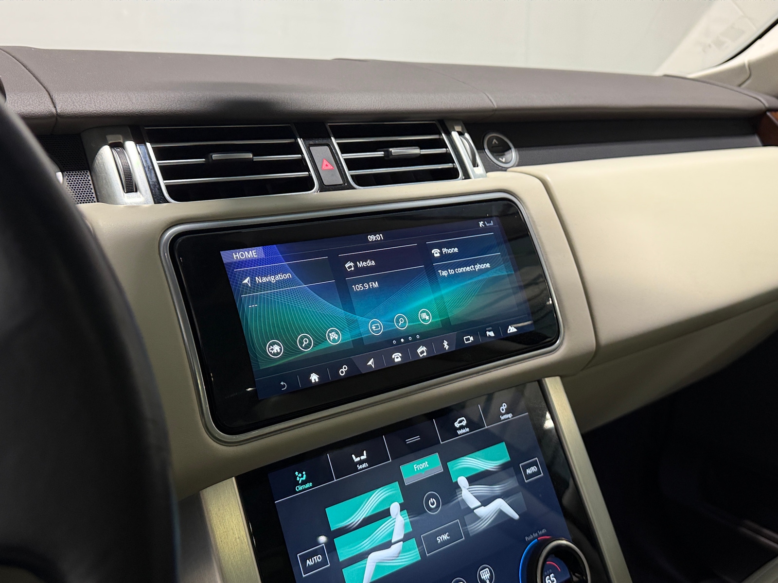 Thumbnail: 2019 Land Rover Range Rover - 4