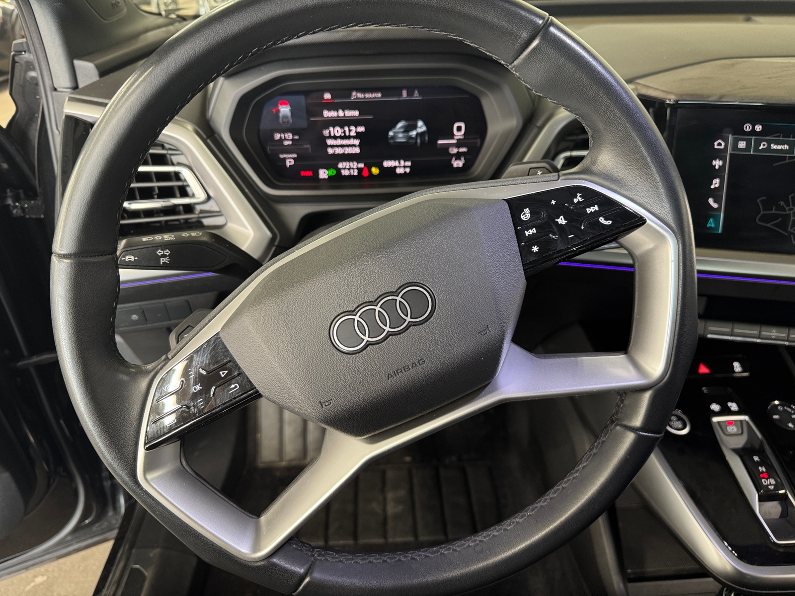 Thumbnail: 2022 Audi Q4 e-tron - 4