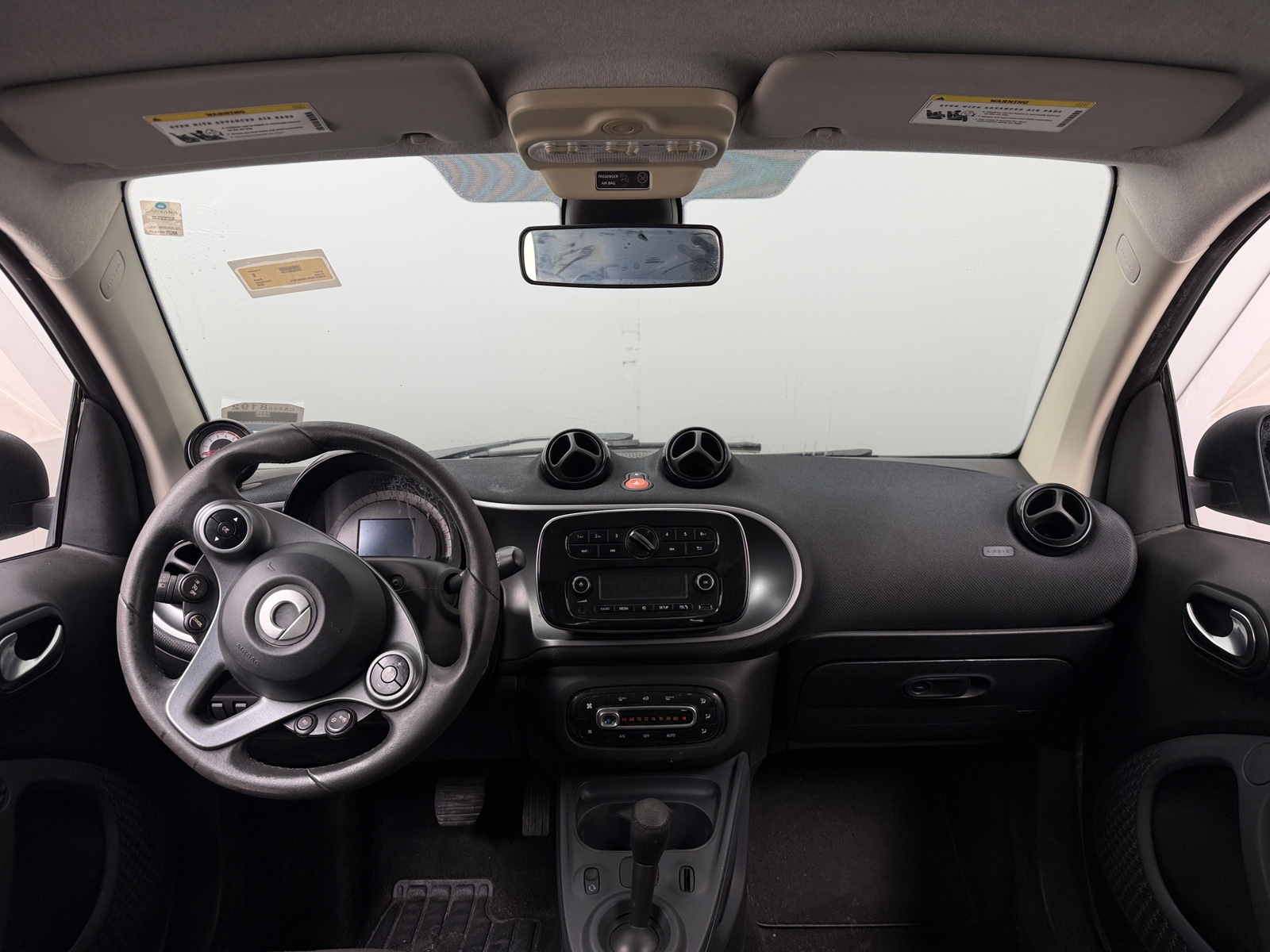 Thumbnail: 2016 smart fortwo - 3