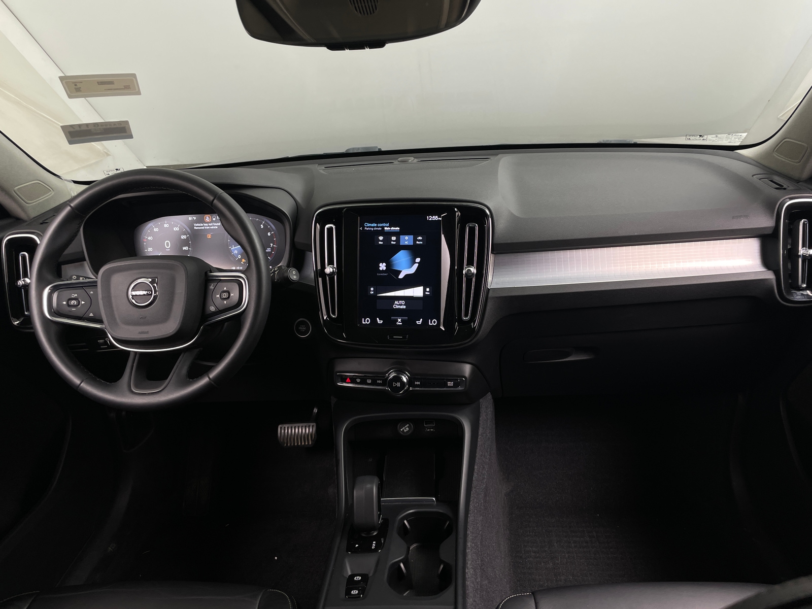 Thumbnail: 2022 Volvo XC40 - 2