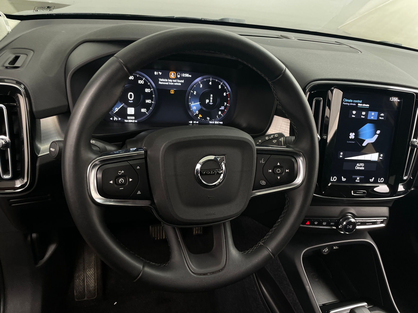 Thumbnail: 2022 Volvo XC40 - 4