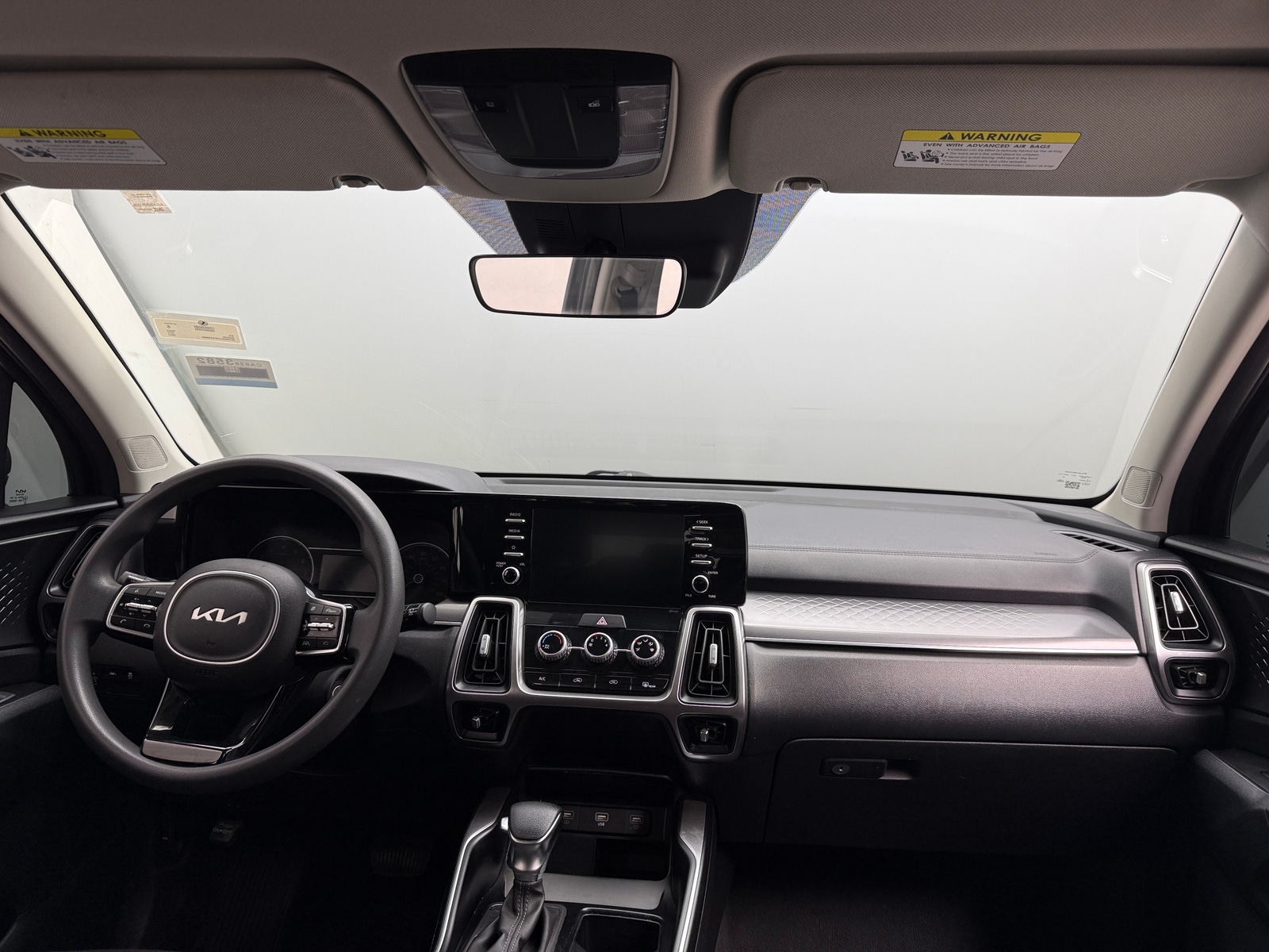 Thumbnail: 2023 Kia Sorento - 3