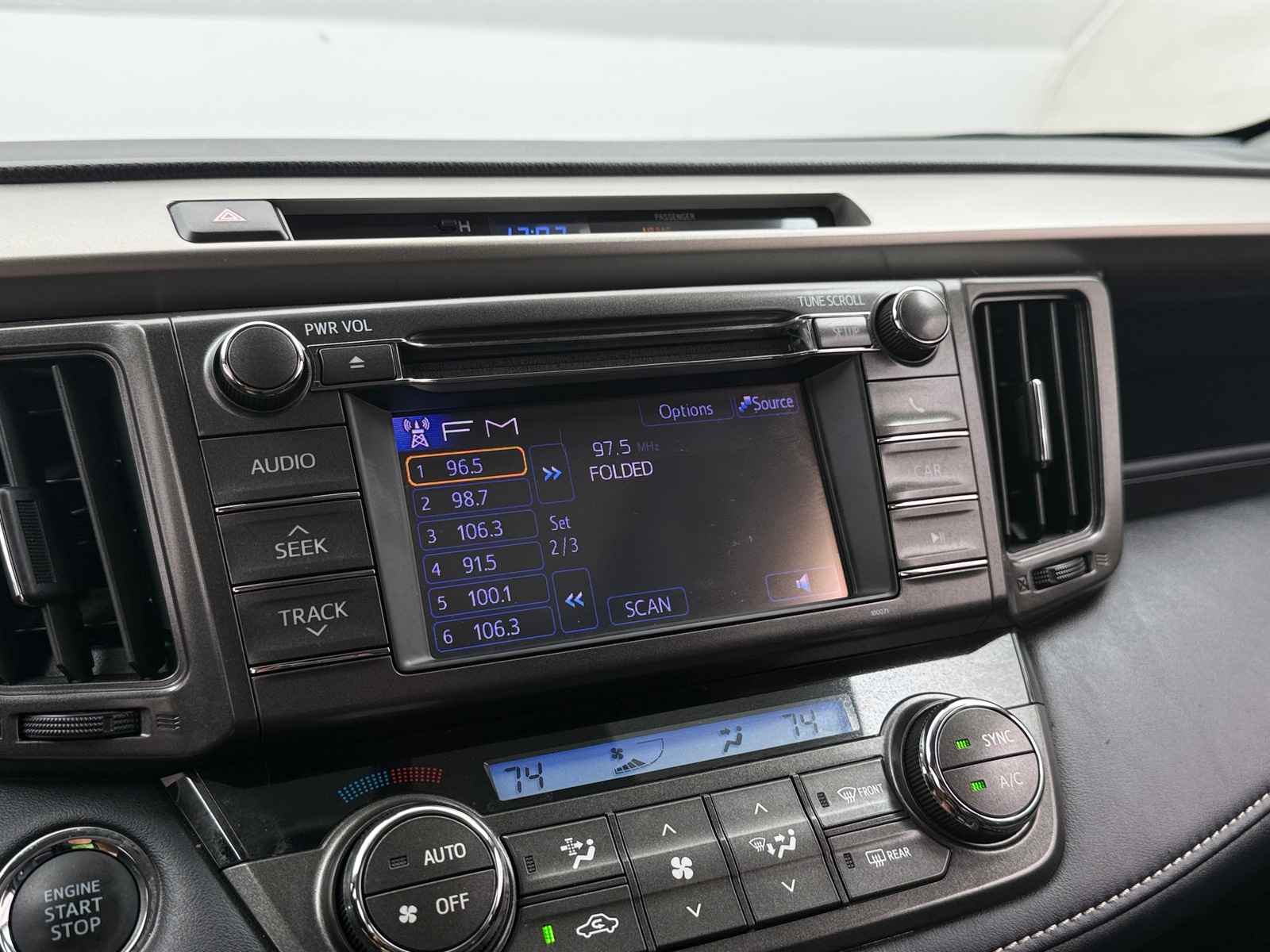 Thumbnail: 2013 Toyota RAV4 - 4