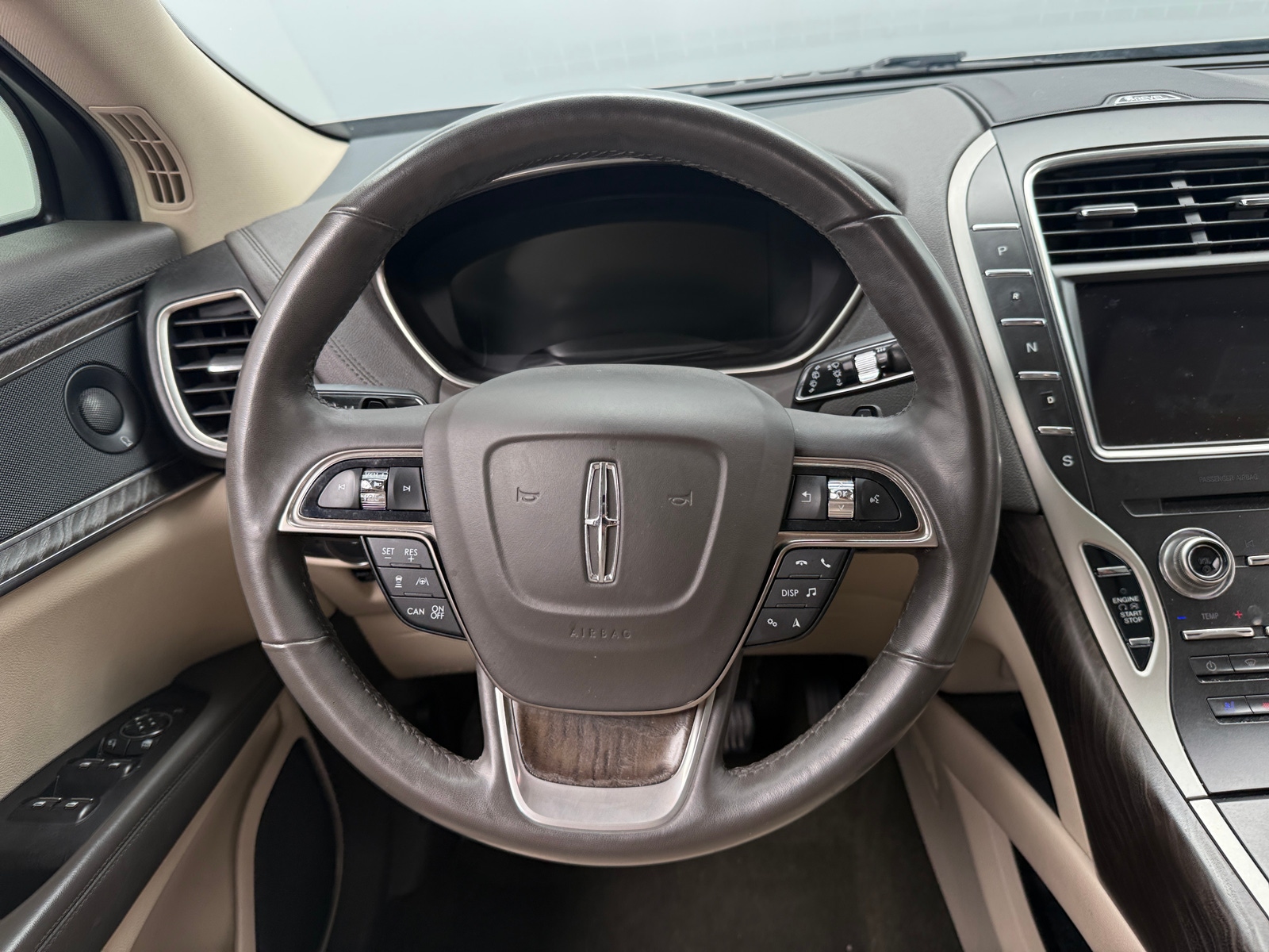 Thumbnail: 2019 Lincoln Nautilus - 4