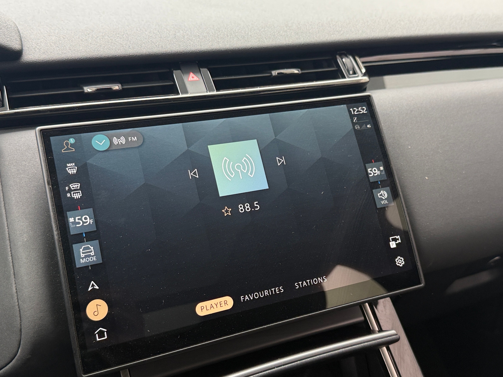 Thumbnail: 2025 Land Rover Range Rover Velar - 3