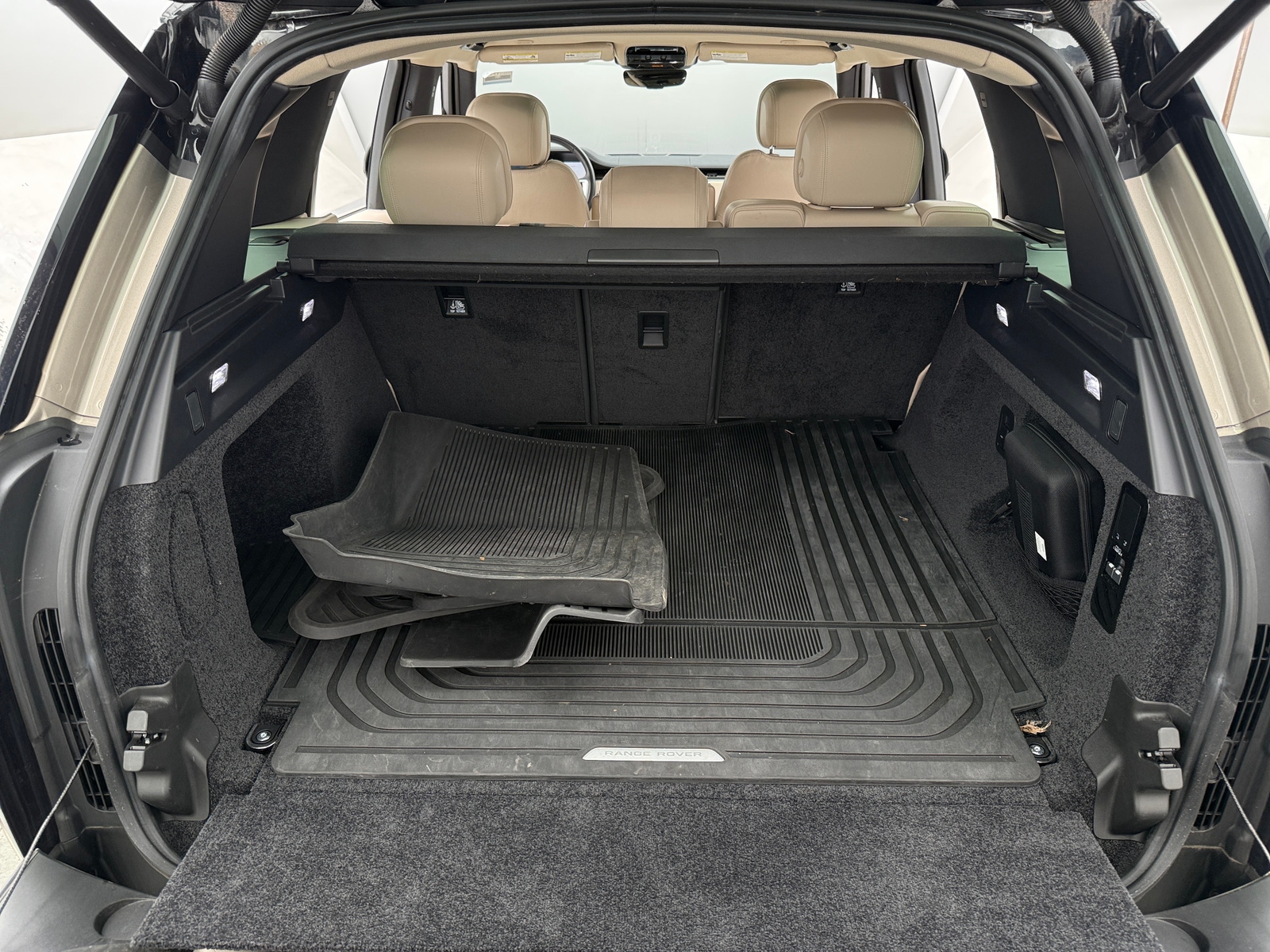 Thumbnail: 2023 Land Rover Range Rover - 6