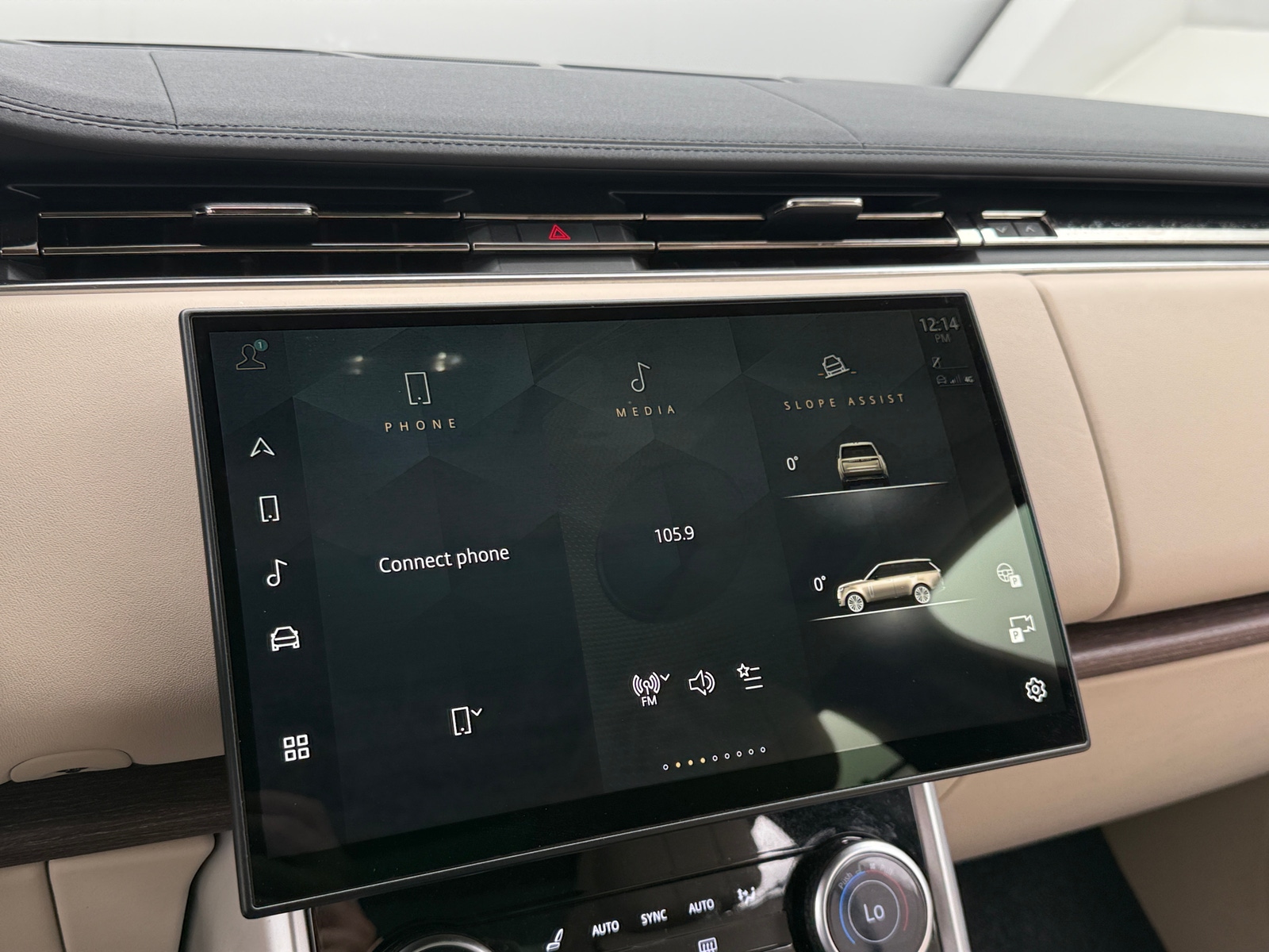 Thumbnail: 2023 Land Rover Range Rover - 3