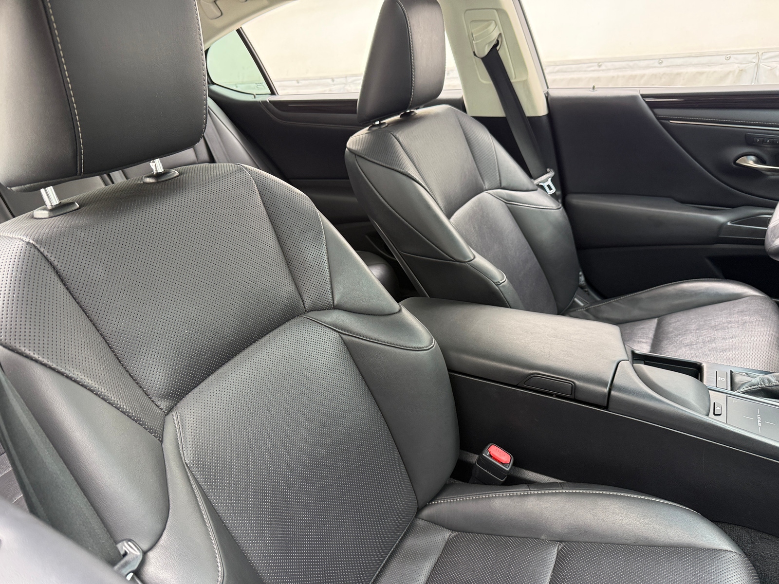Thumbnail: 2019 Lexus ES - 2