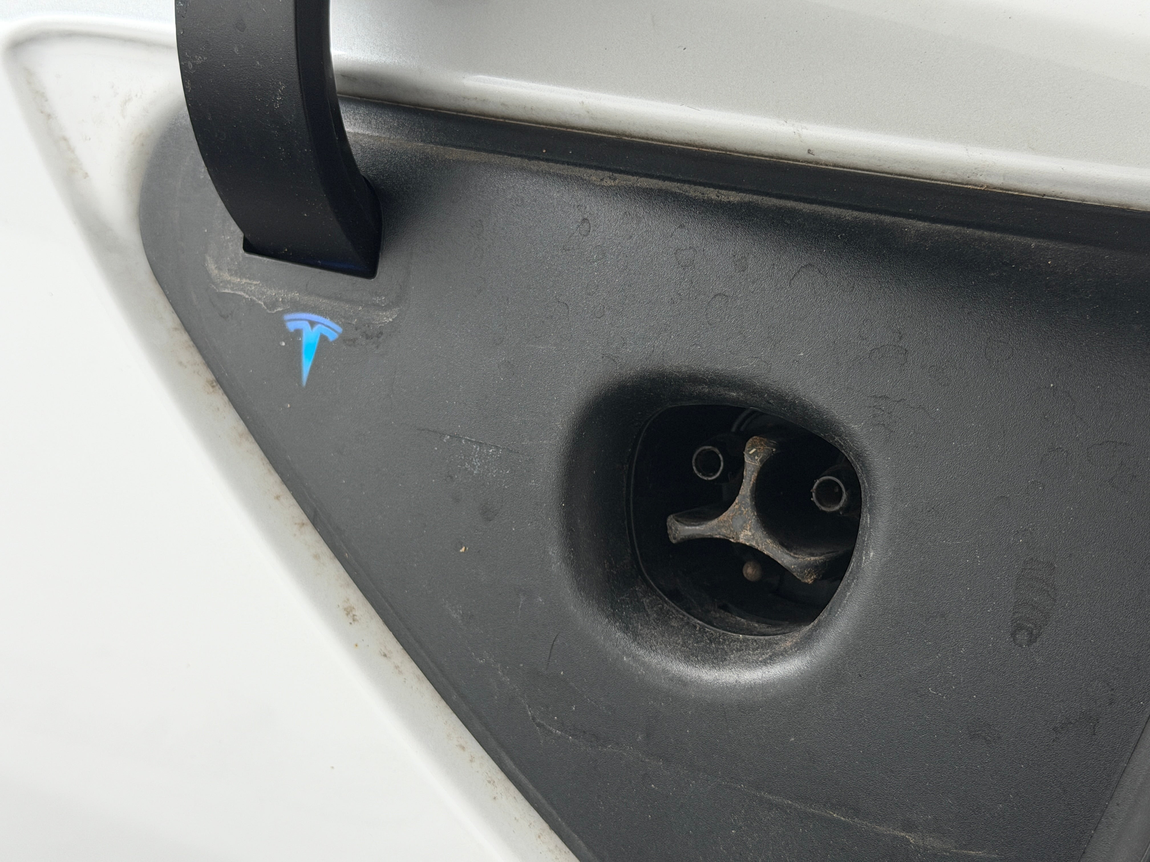 Used 2023 Tesla Model Y Long Range with VIN 7SAYGDEE4PA081333 for sale in Oak Creek, WI