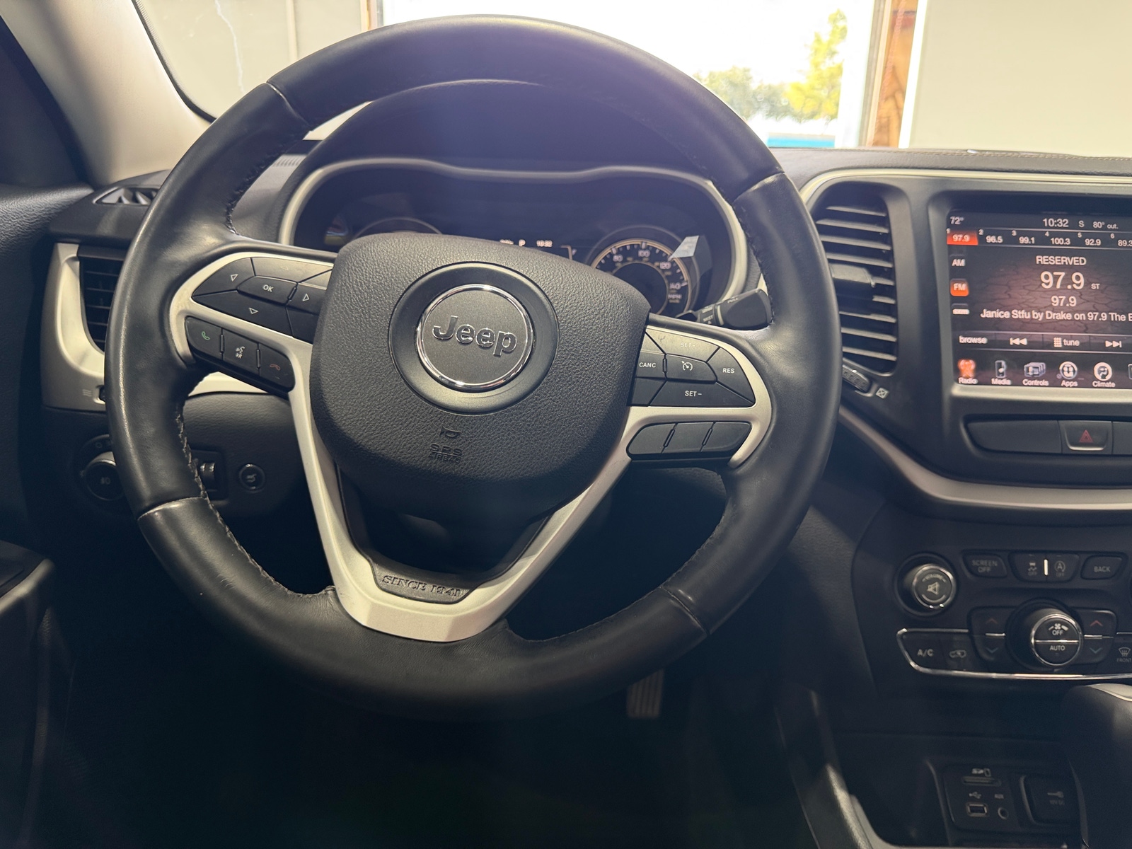 Thumbnail: 2018 Jeep Cherokee - 5