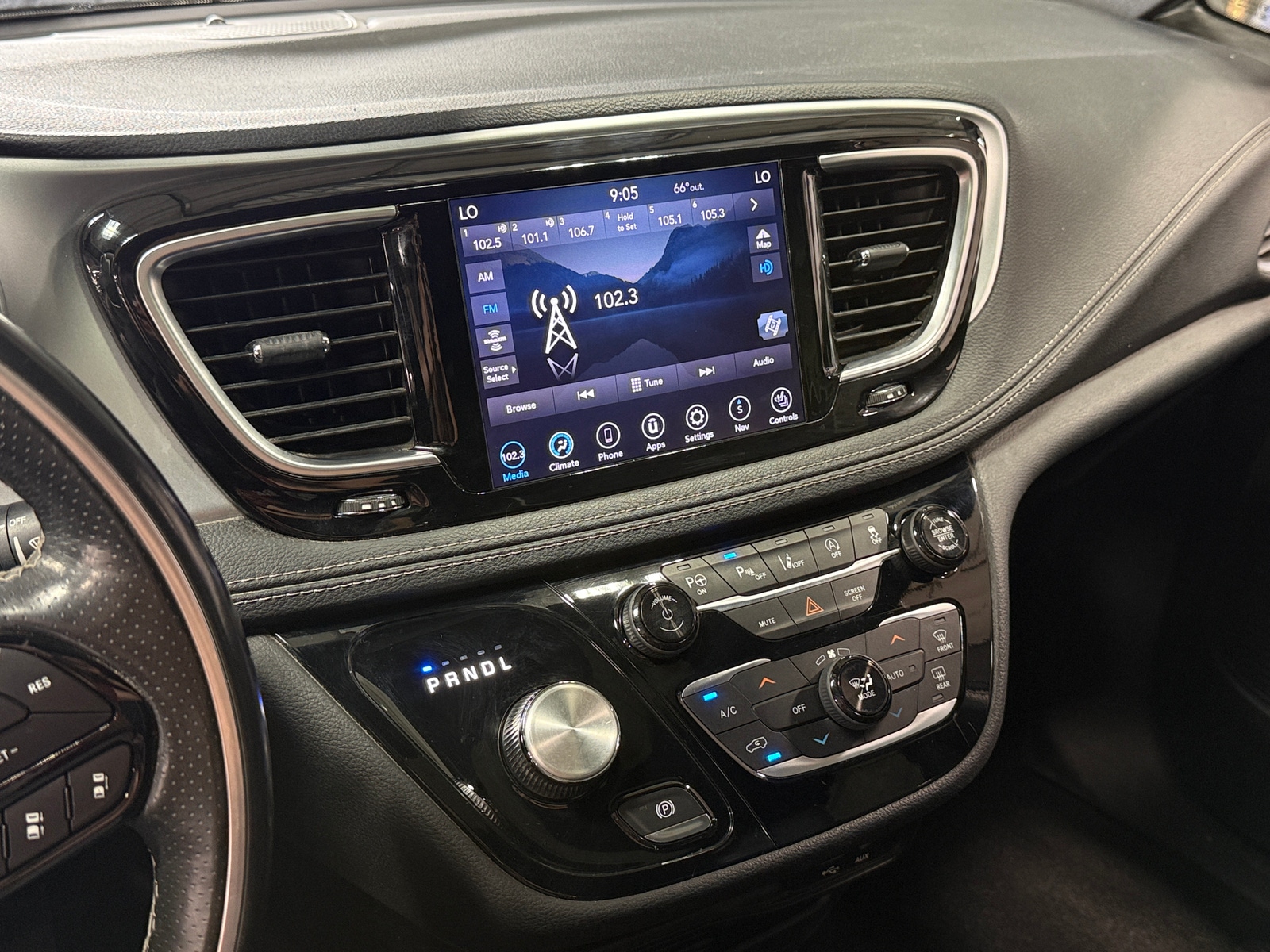 Thumbnail: 2020 Chrysler Pacifica - 3